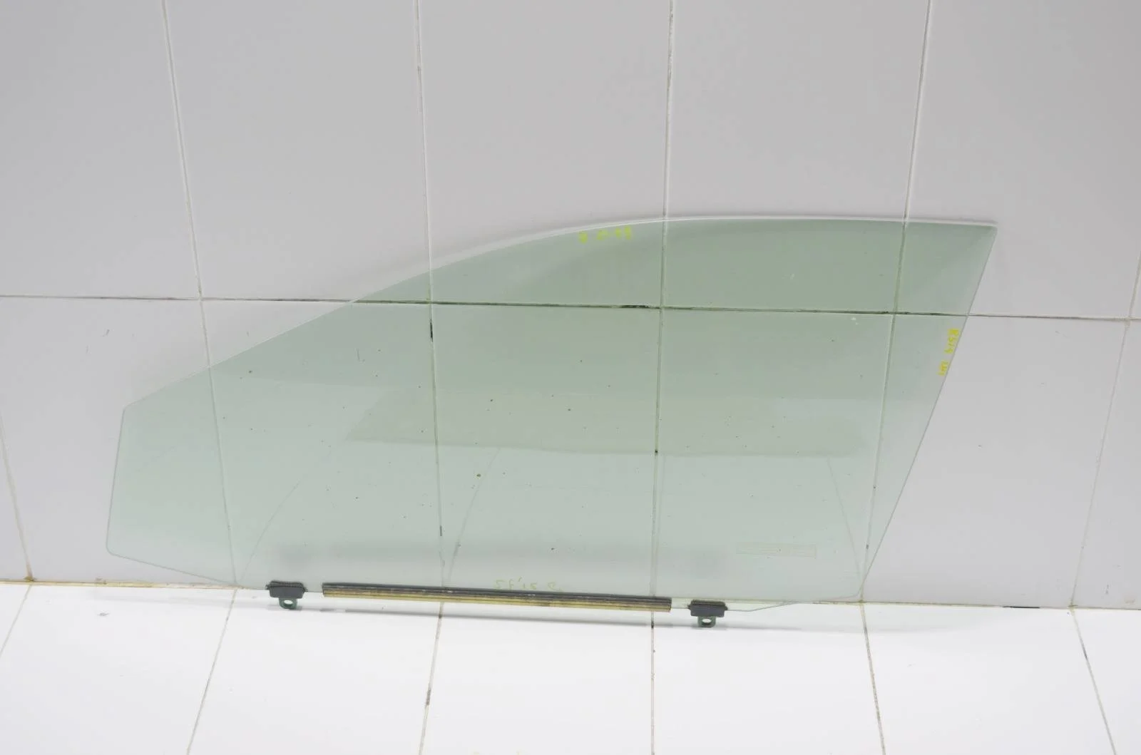 Стекло двери LEXUS RX330 2005 6810248070 XU30, переднее левое