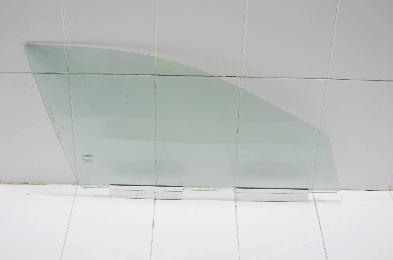 Стекло двери VOLVO XC70 2004 30753470 SZ59, переднее правое