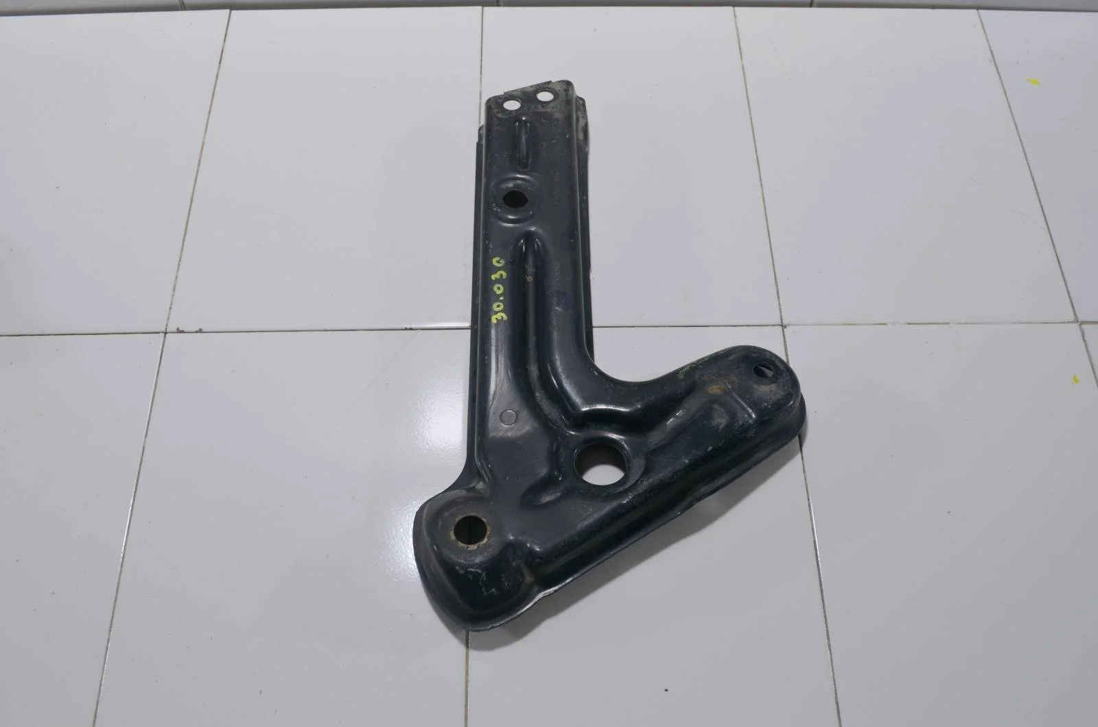 Кронштейн балки Mercedes-BENZ GL-Class A1643311040 W164, передний правый