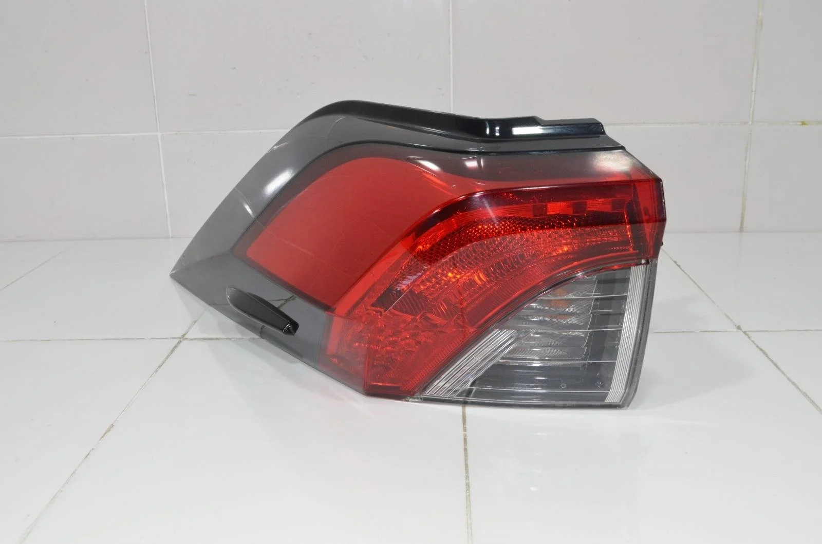 Фонарь TOYOTA RAV4 2018+ 8156142230 A50, левый