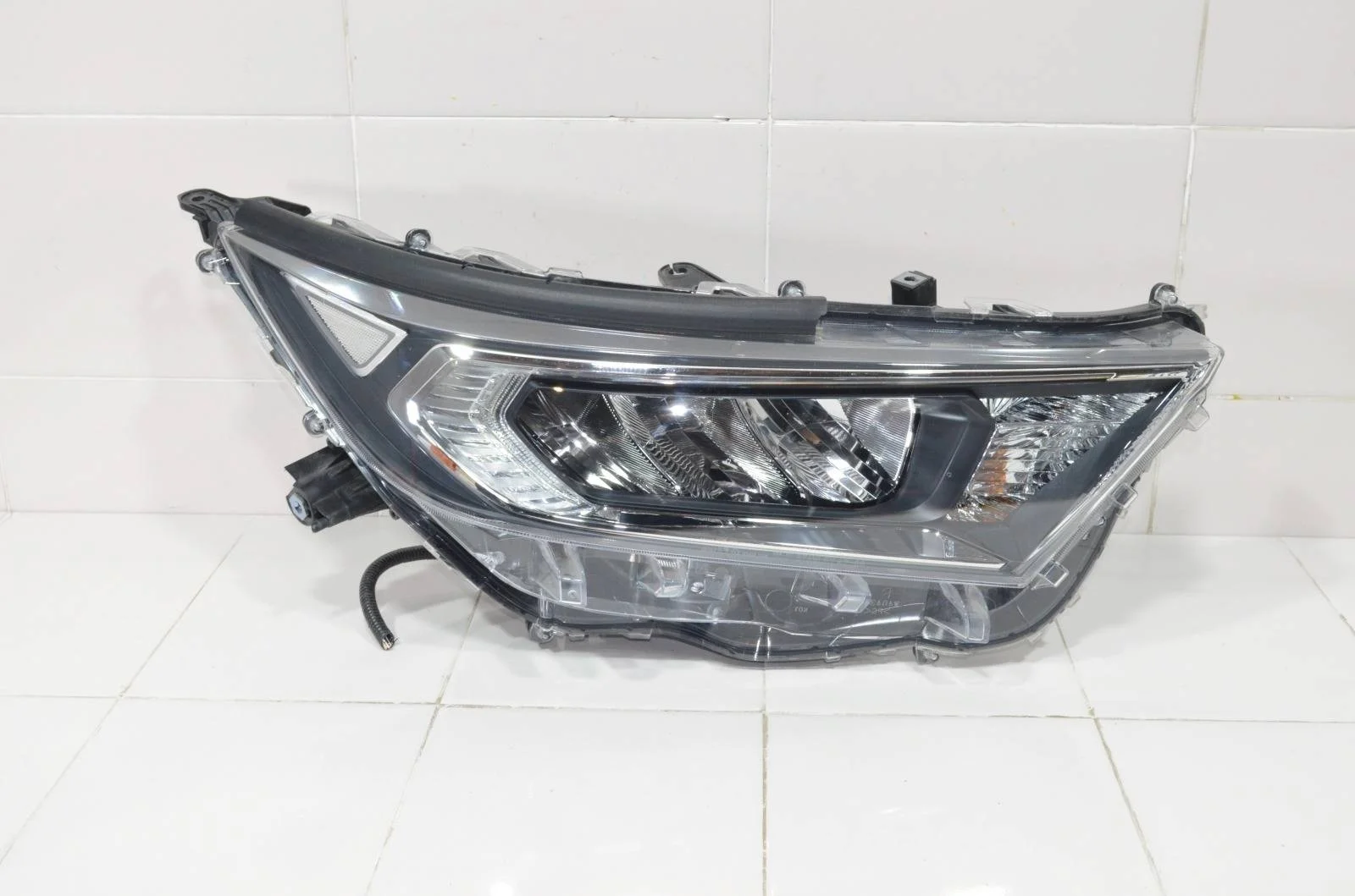 Фара TOYOTA RAV4 2018+ 8114542840 A50, правая
