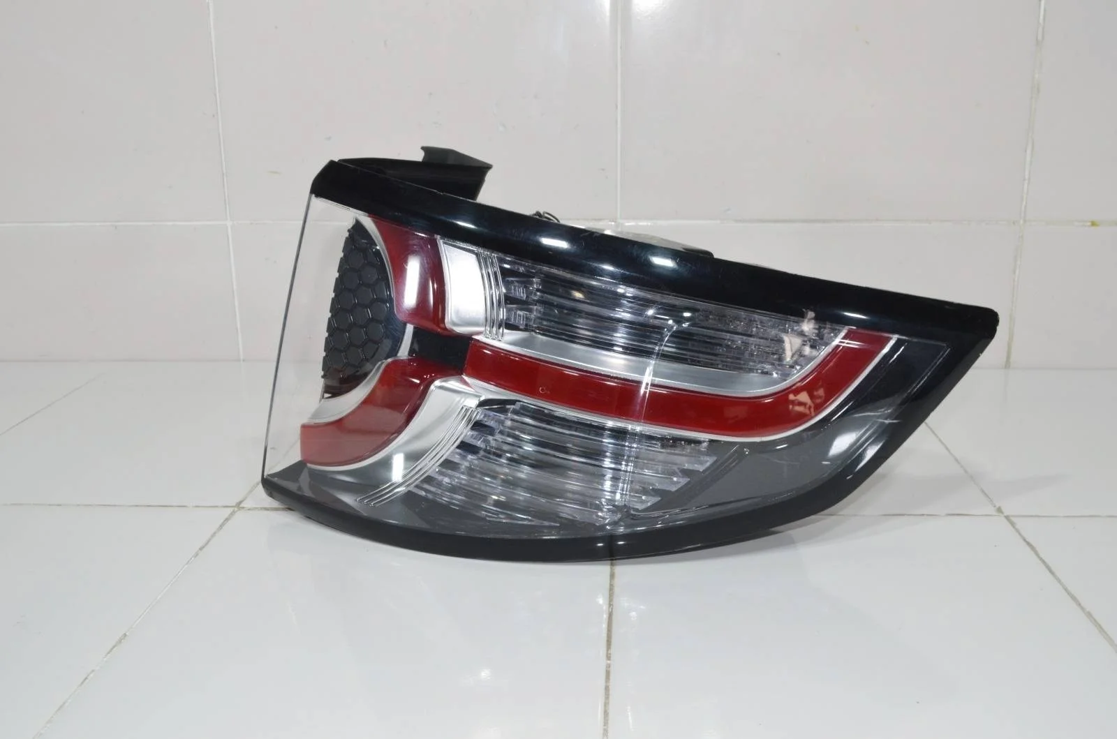 Фонарь LAND ROVER DISCOVERY SPORT 2015+ LR079575 L550, правый