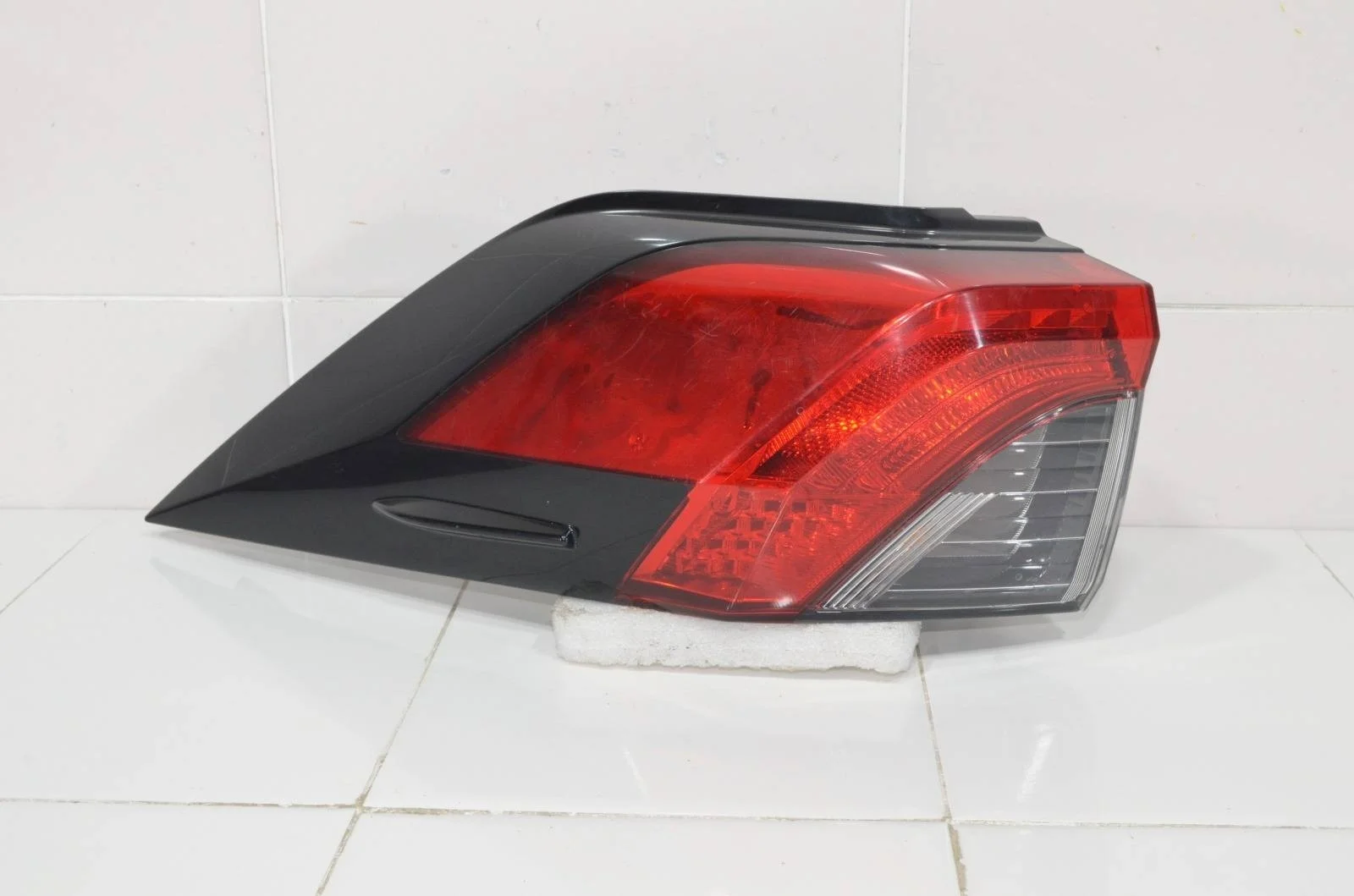 Фонарь TOYOTA RAV4 2018+ 8156142230 A50, левый