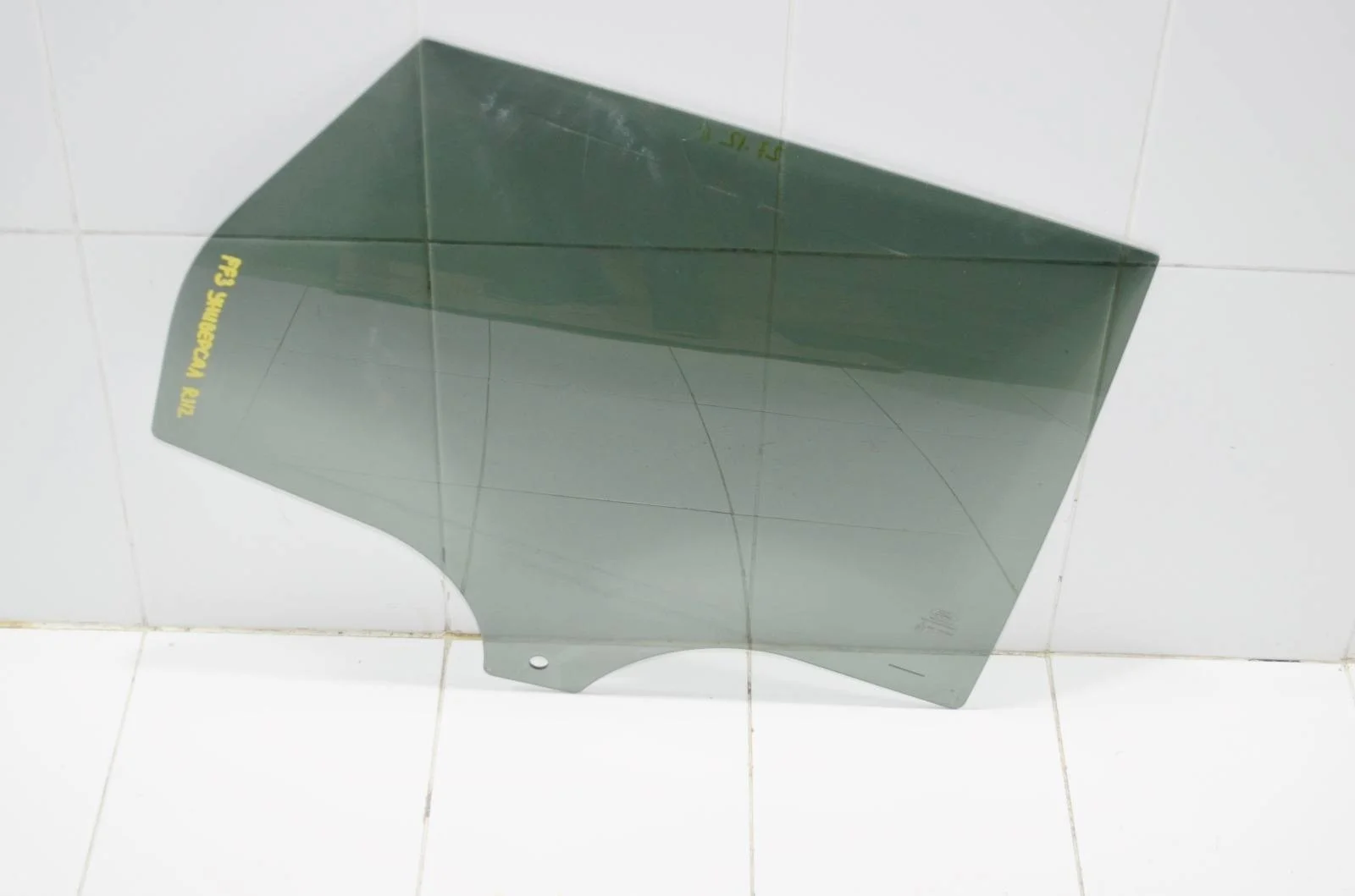 Стекло двери Ford Focus 2014 1708068 CB8, заднее правое