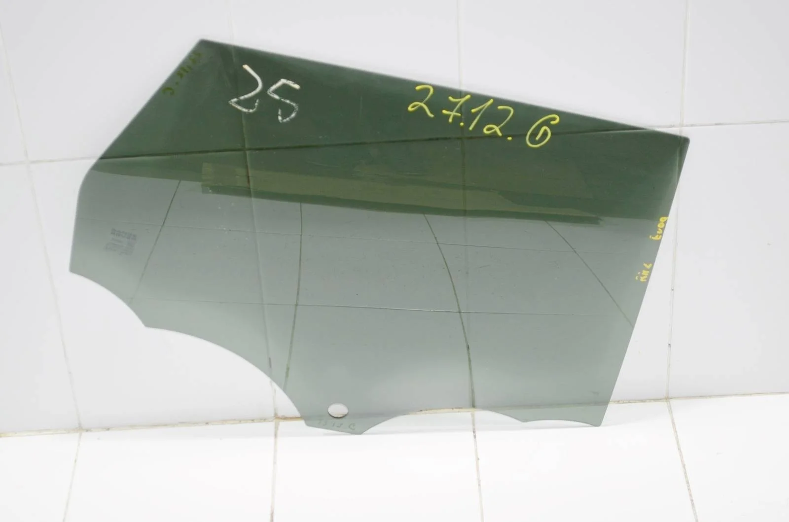 Стекло двери Land Rover RANGE ROVER EVOQUE 2011+ LR026714 L538, заднее правое