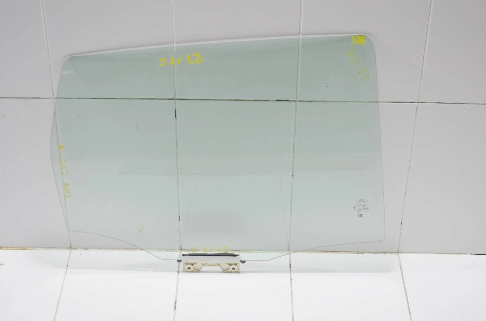 Стекло двери FORD KUGA 2017 1805750 CBS, заднее правое