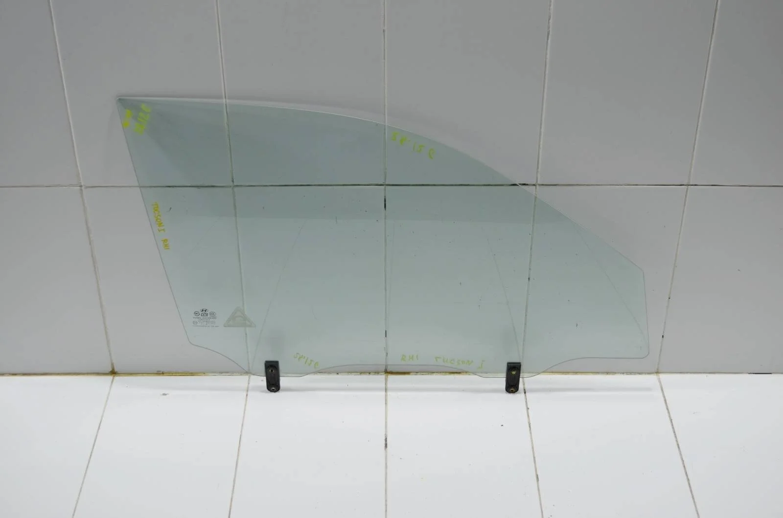 Стекло двери HYUNDAI TUCSON 2004 824202E000 JM, переднее правое