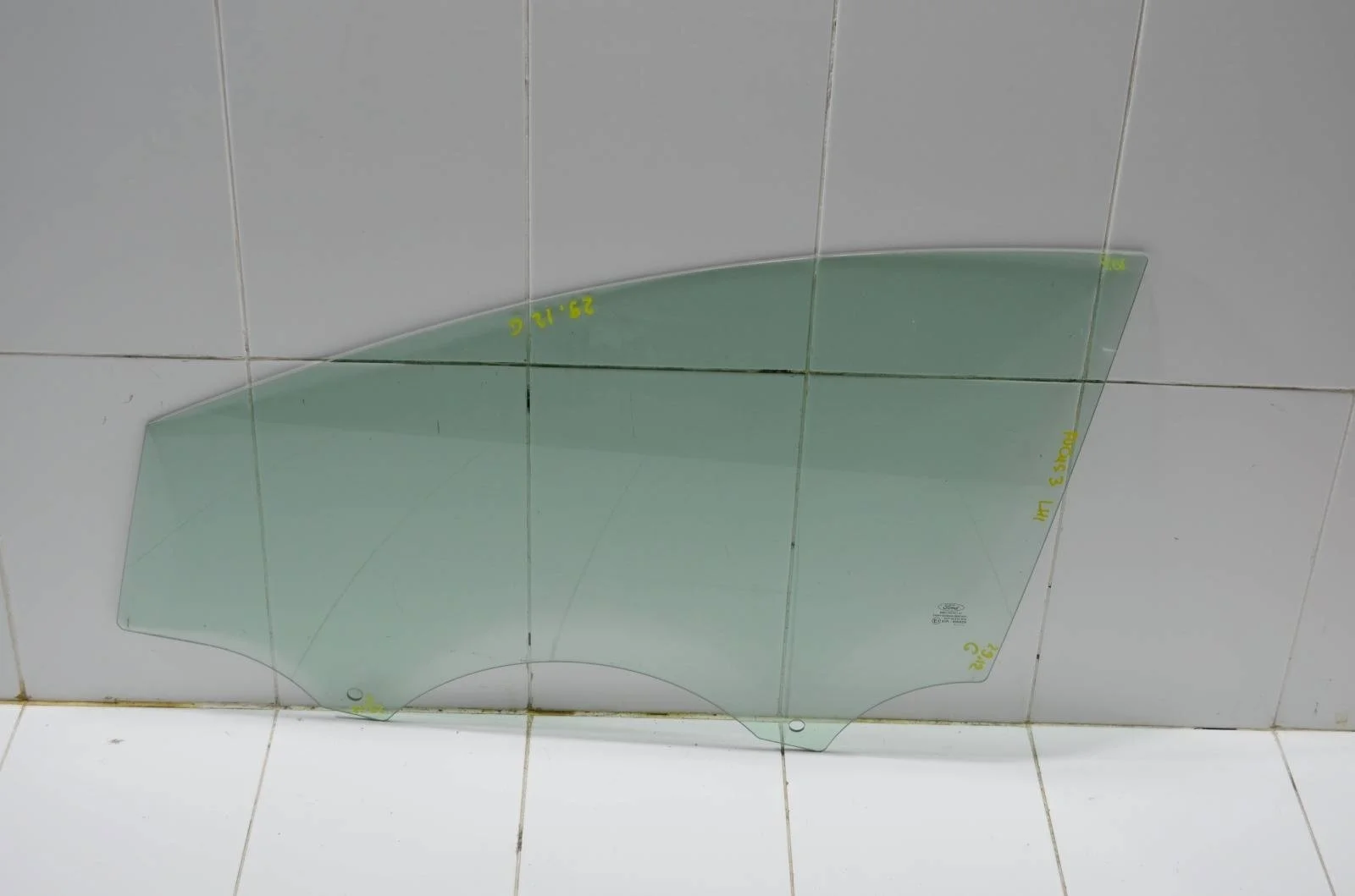 Стекло двери Ford Focus 2015 1742302 CB8, переднее левое