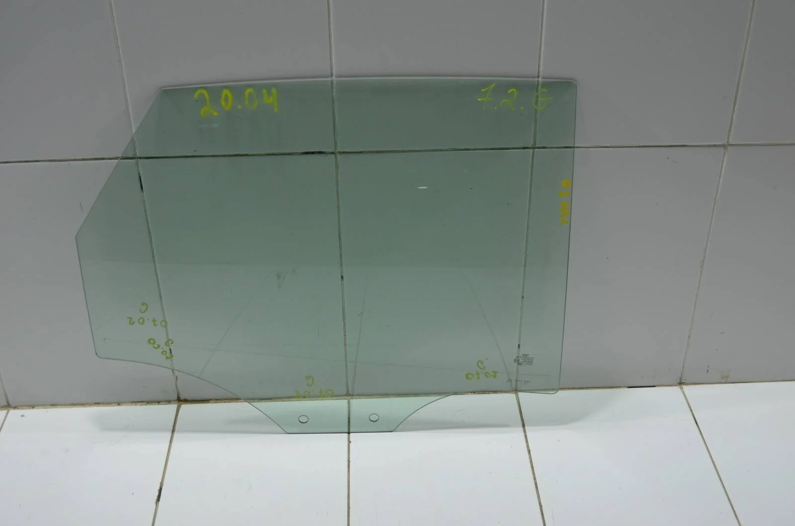 Стекло двери AUDI Q3 2011-2018 8U0845206 8U, заднее правое