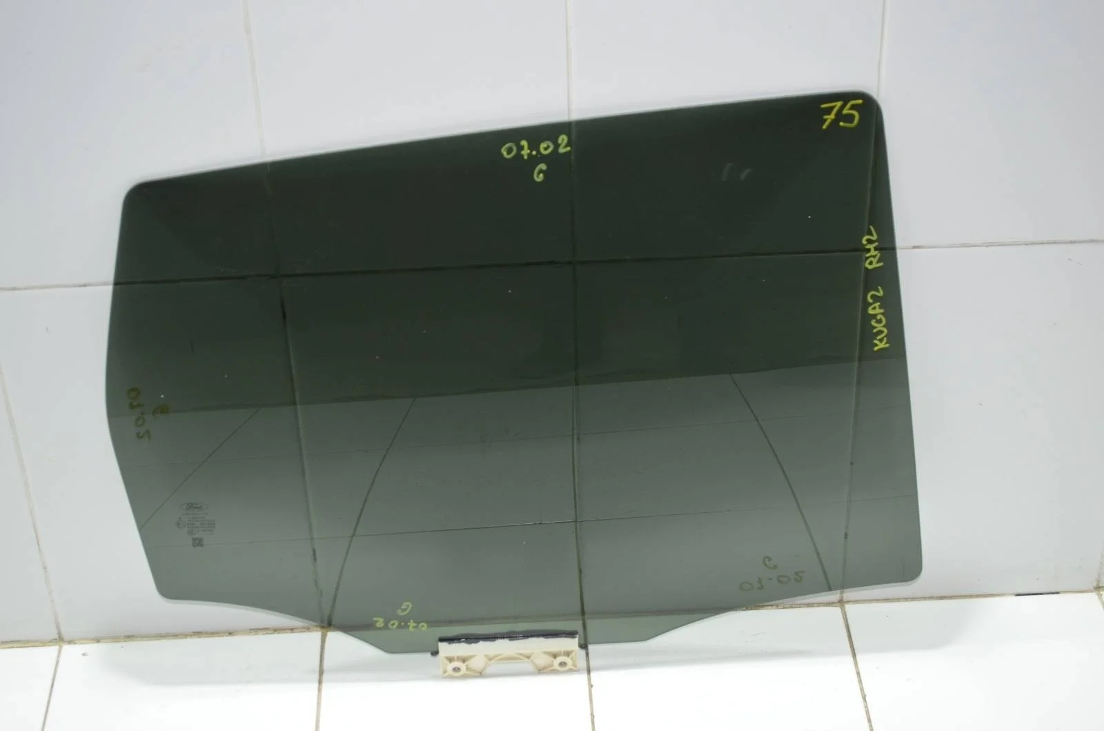 Стекло двери Ford Kuga 2013-2019 1805750 CBS, заднее правое