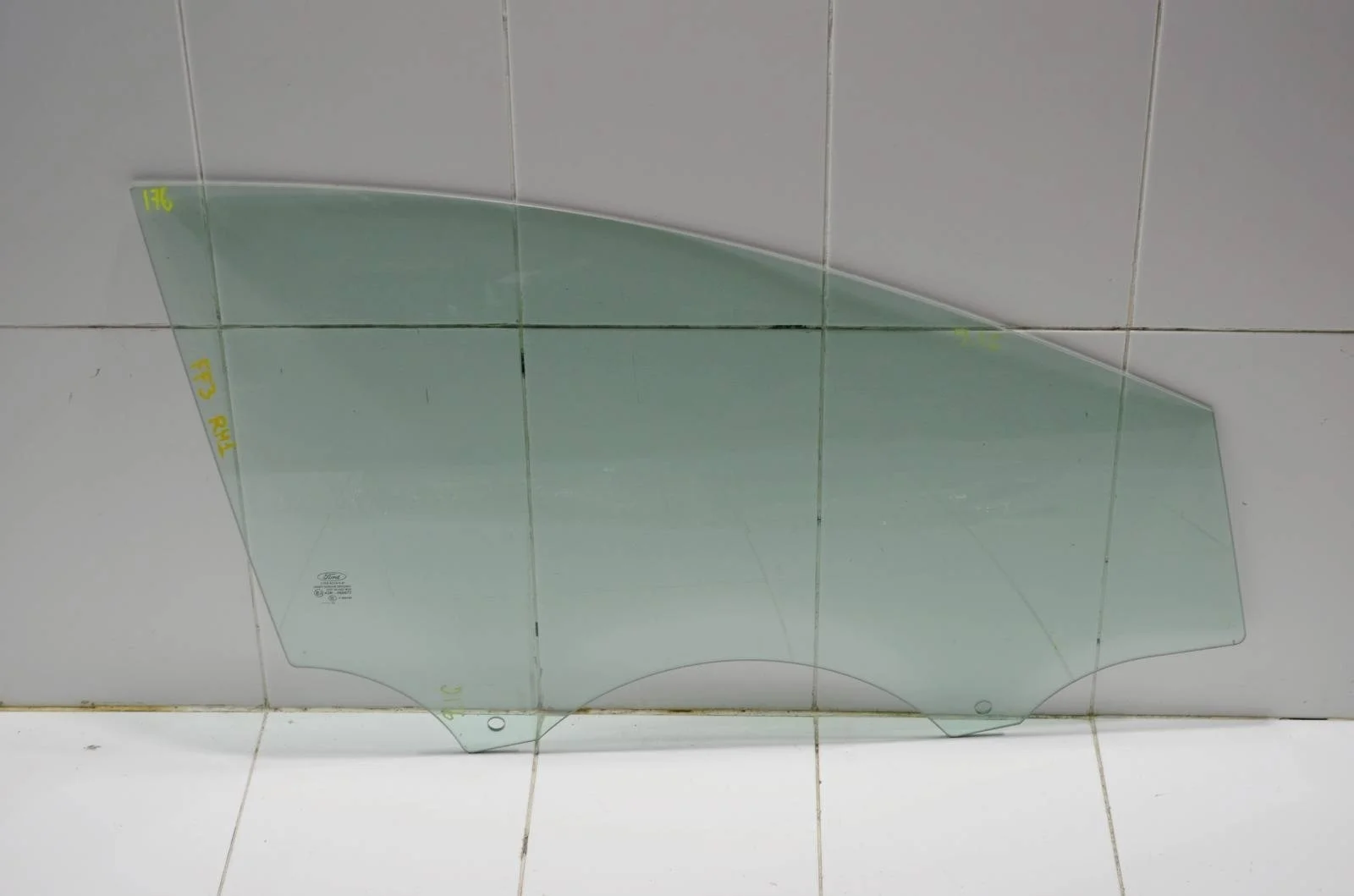 Стекло двери Ford Focus 2015 5298774 CEW, переднее правое