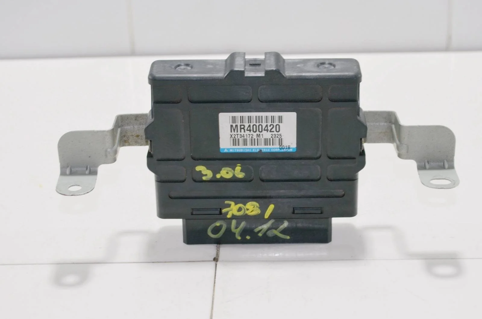 Блок управления abs MITSUBISHI MONTERO MR400420 V60