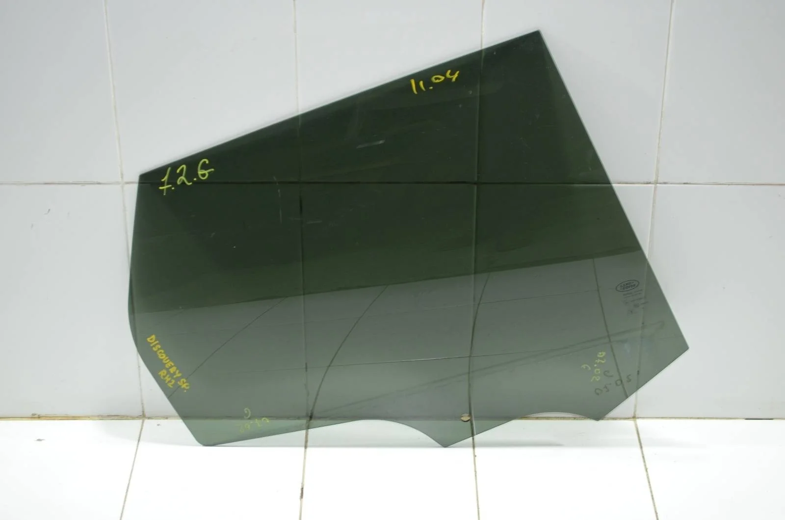 Стекло двери LAND ROVER DISCOVERY SPORT 2014—2019 LR058834 L550, заднее правое