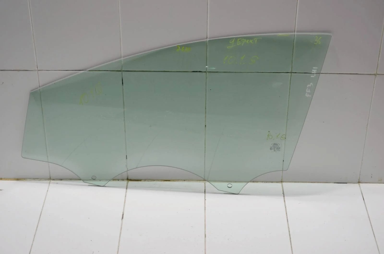 Стекло двери Ford Focus 2015 5298775 CEW, переднее левое