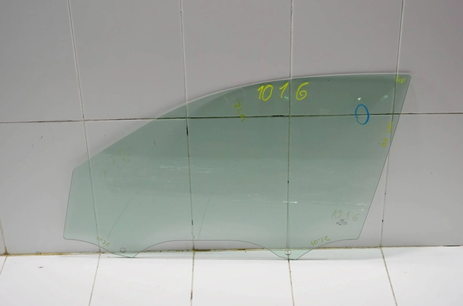 Стекло двери AUDI Q3 2011+ 8U0845201 8U, переднее левое