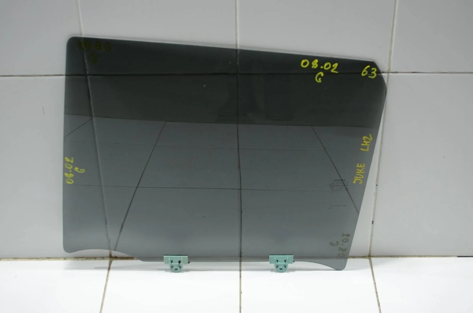 Стекло двери NISSAN JUKE 2011-2019 823011KK1A YF15, заднее левое