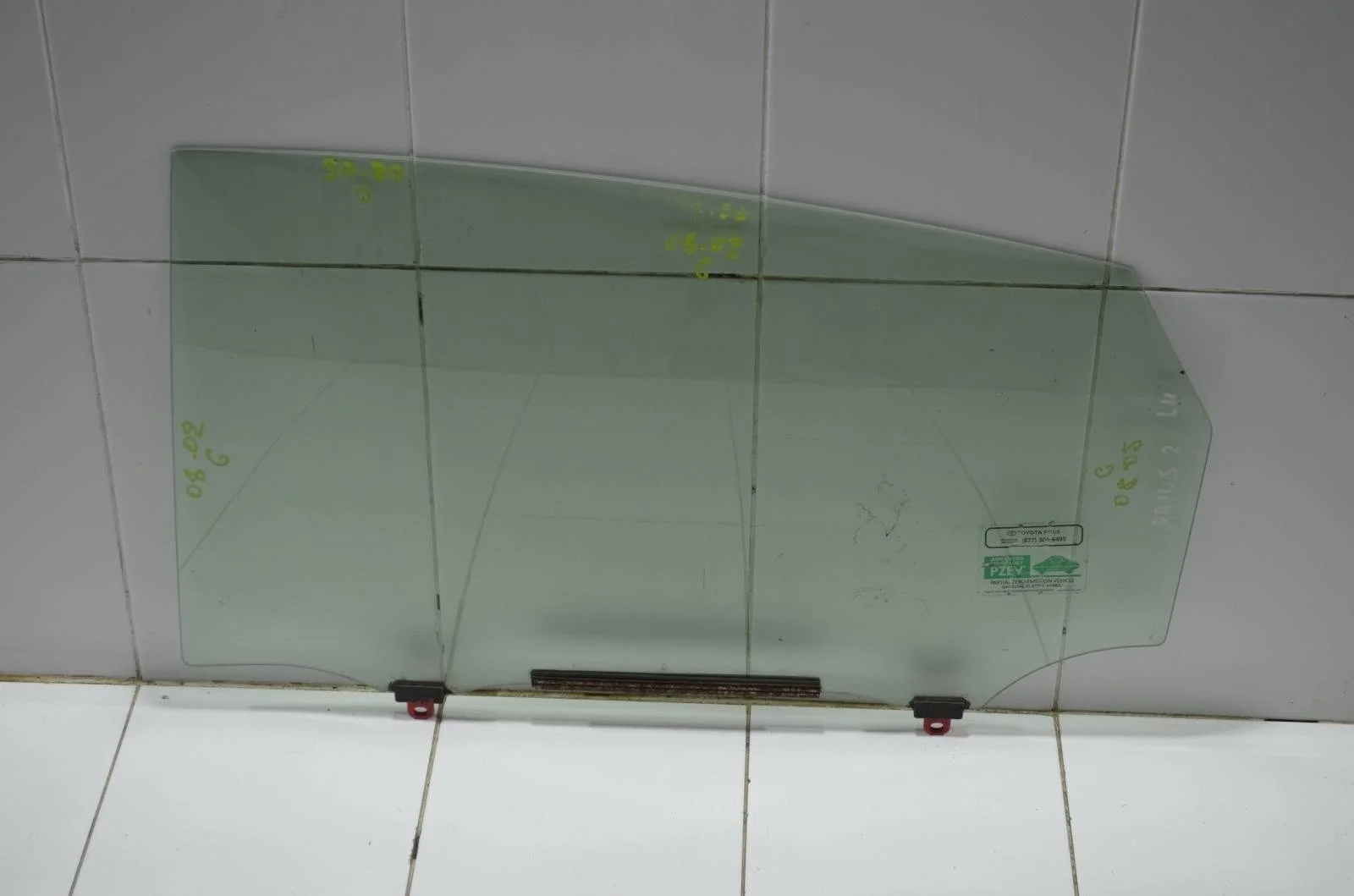 Стекло двери TOYOTA PRIUS 2003—2011 6810447041 XW20, заднее левое