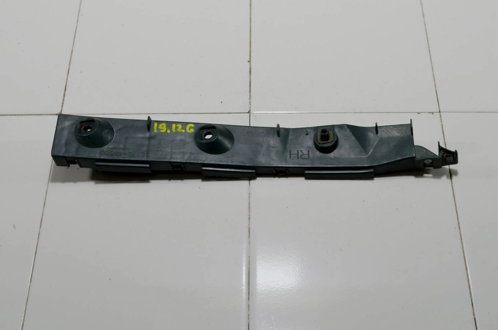 Кронштейн бампера Lexus RX330 5257548020 MCU33, задний правый