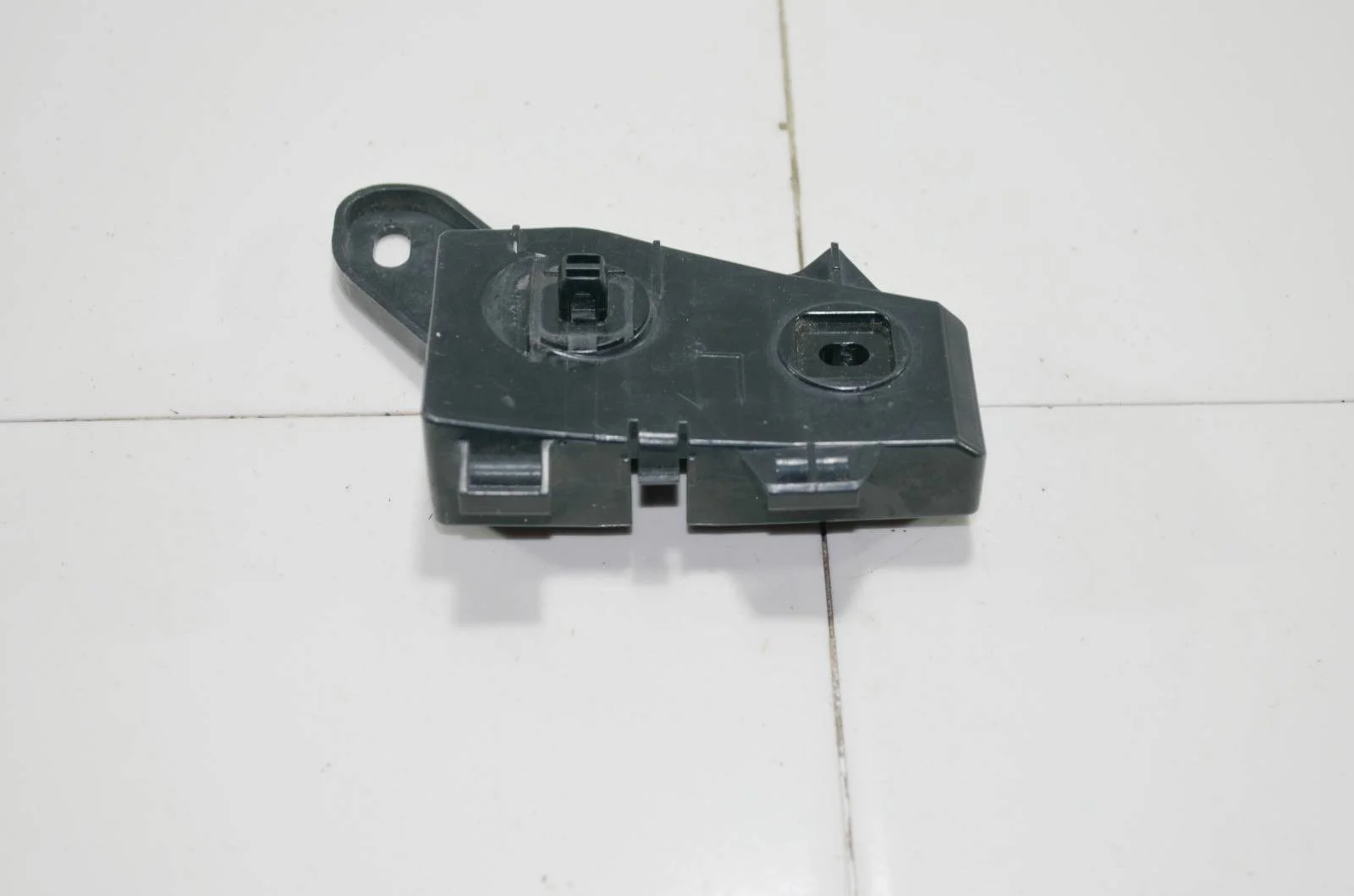 Кронштейн бампера LEXUS RX330 5215648011 MCU33, задний левый