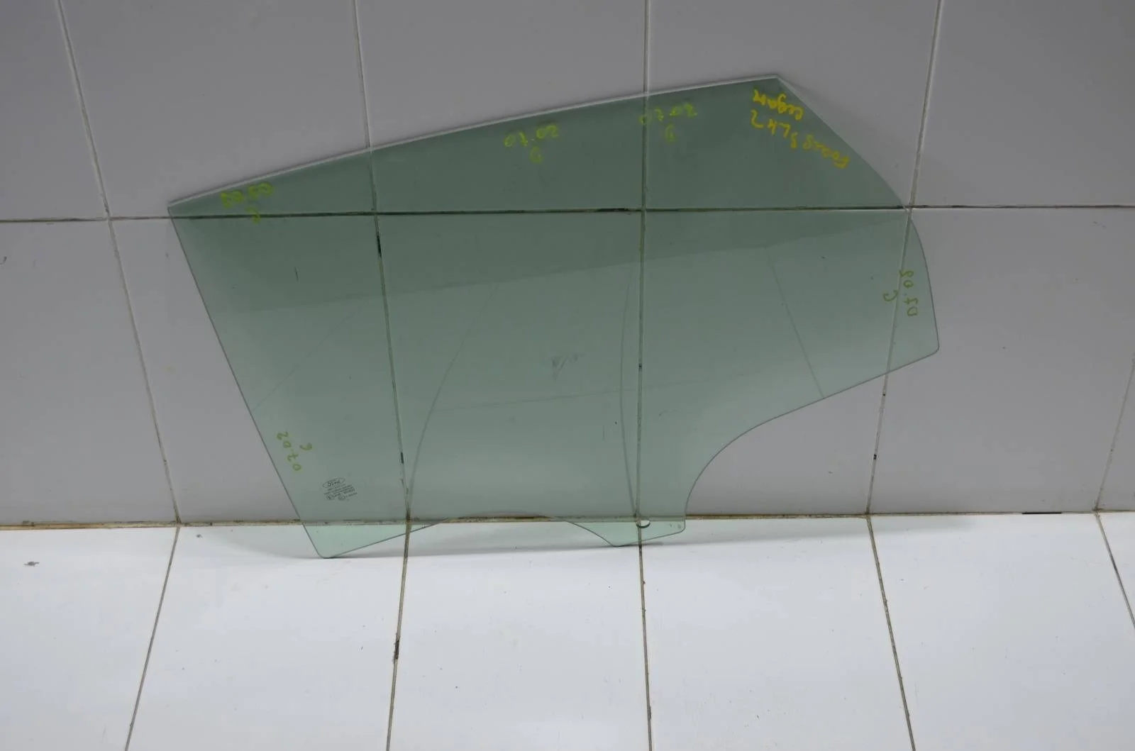 Стекло двери FORD FOCUS 2010-2019 1706322 MK3, заднее левое