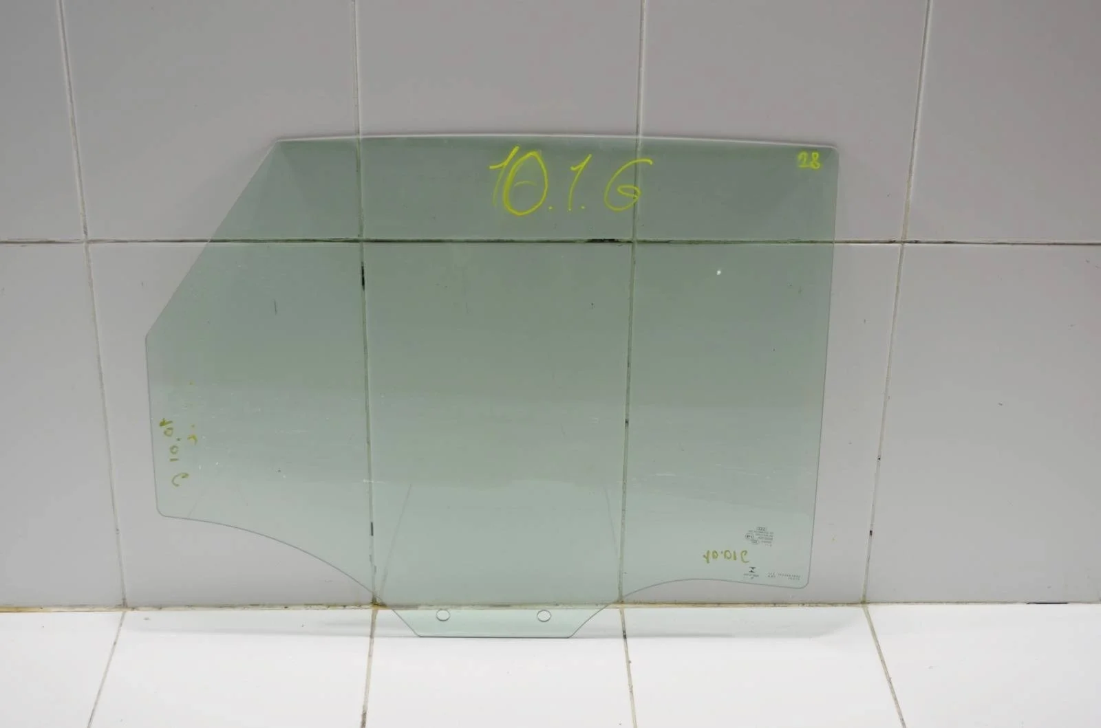 Стекло двери AUDI Q3 2011+ 8U0845206 8U, заднее правое