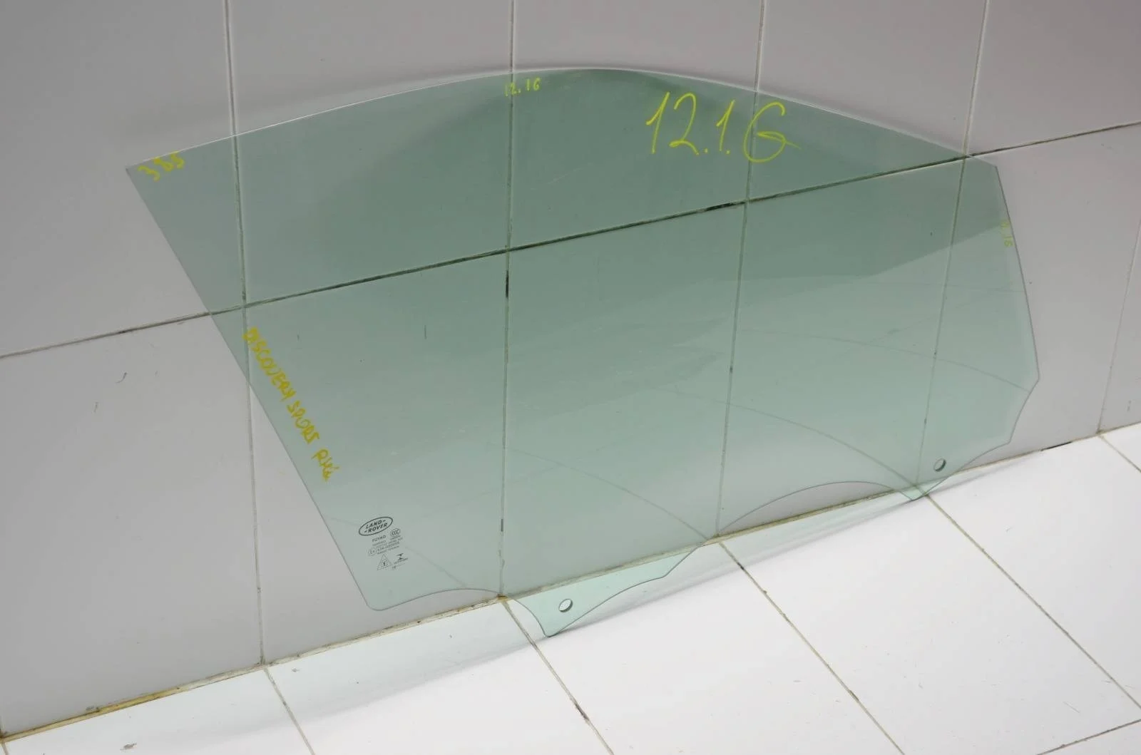 Стекло двери LAND ROVER DISCOVERY SPORT 2015+ LR080134 L550, переднее правое