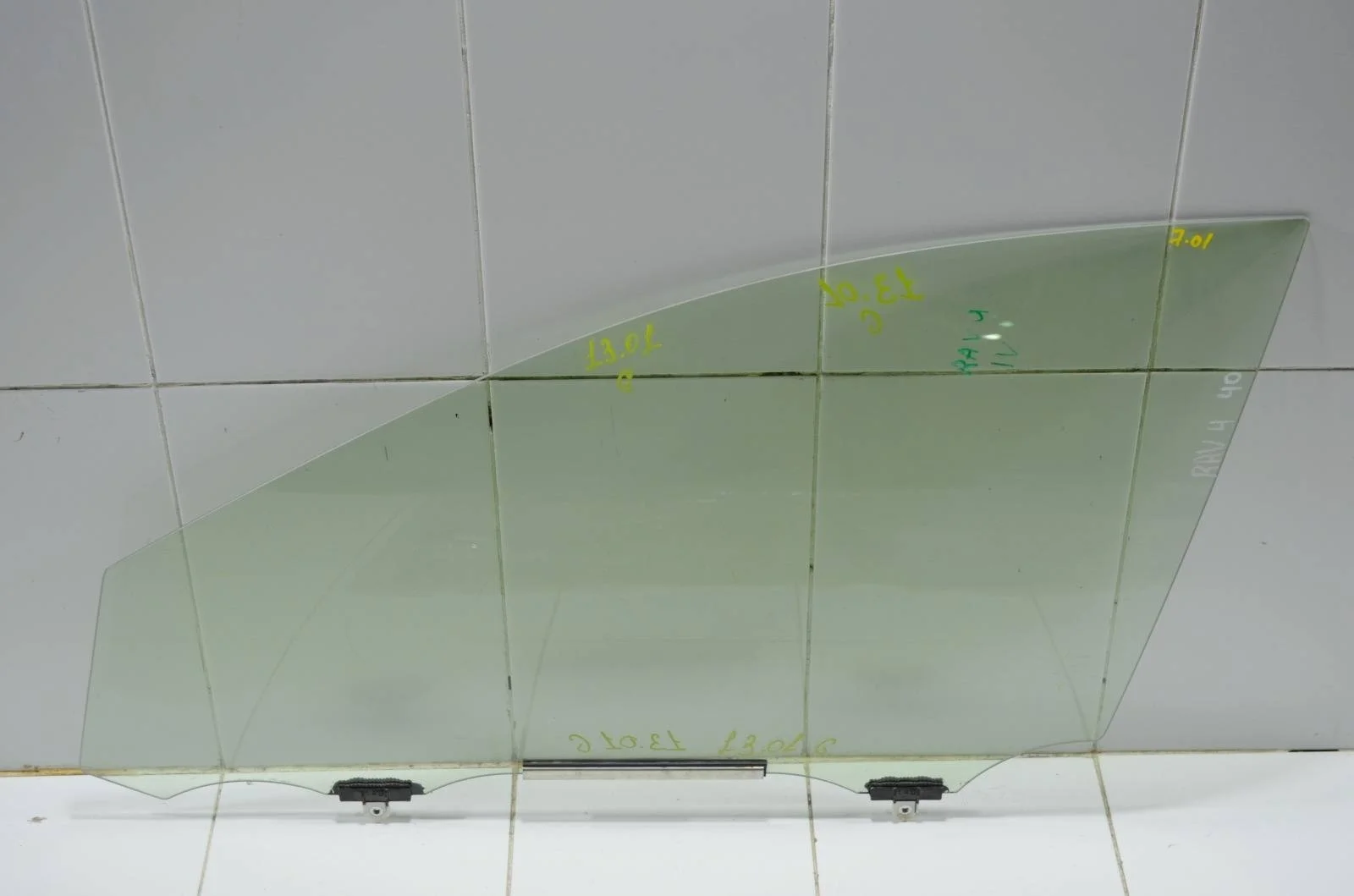 Стекло двери TOYOTA RAV 4 2013 6810242190 A40, переднее левое