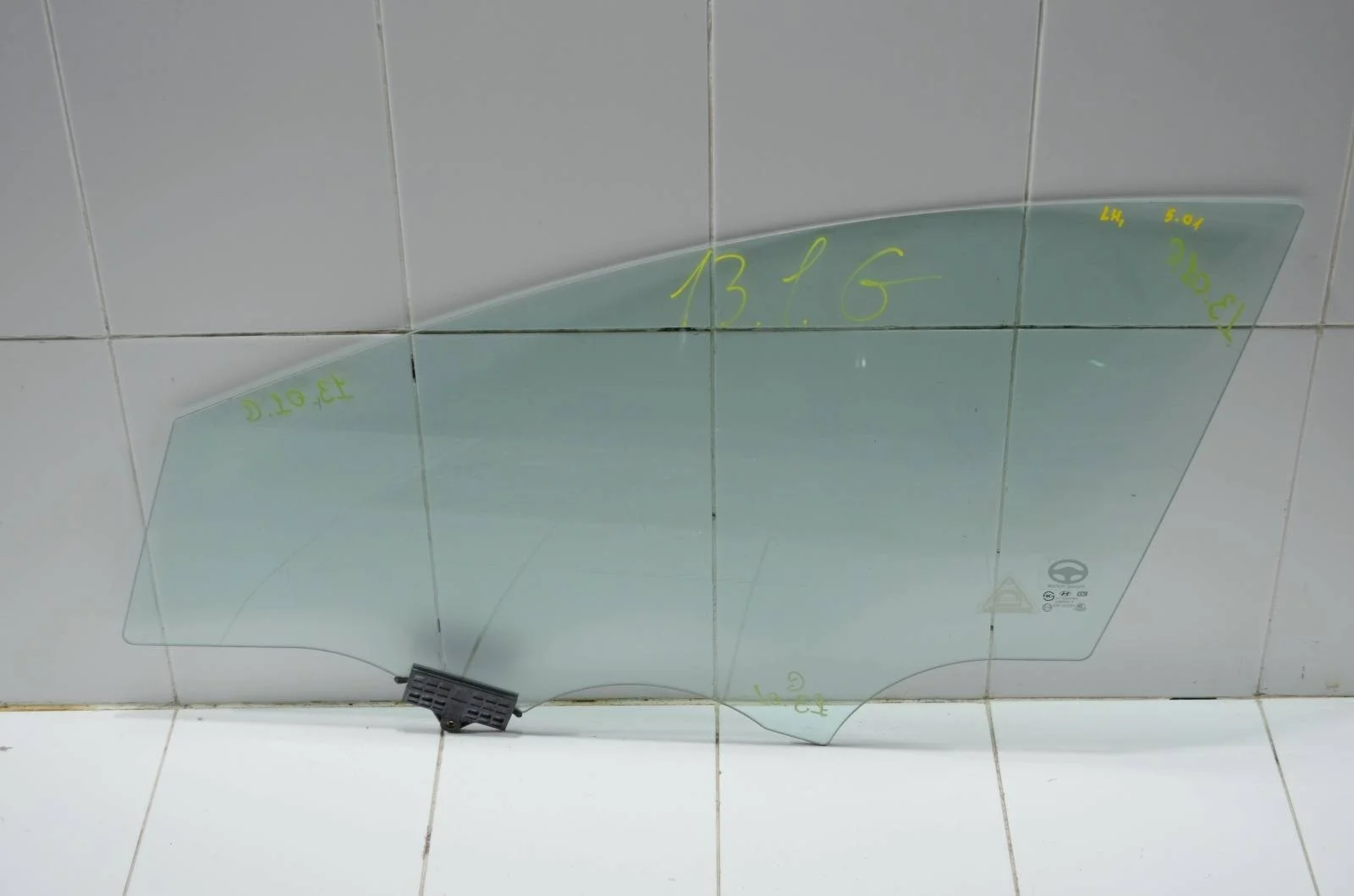 Стекло двери HYUNDAI I40 2015 824113Z000 VF, переднее левое