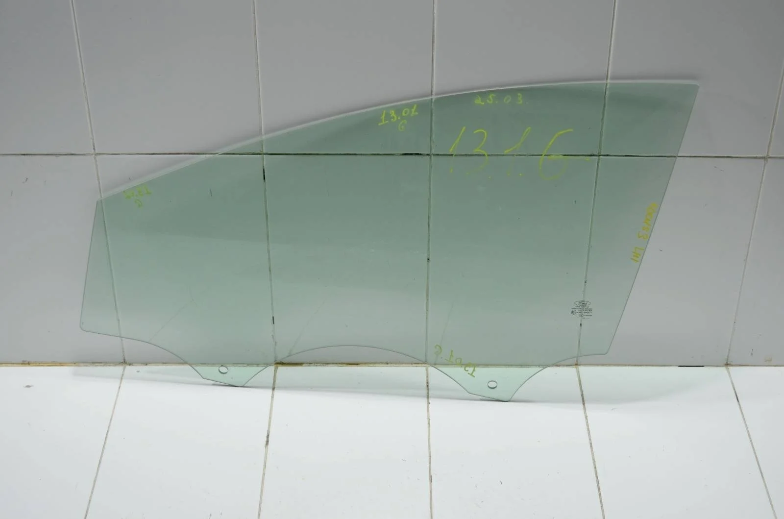 Стекло двери Ford Focus 2015 5298775 CEW, переднее левое