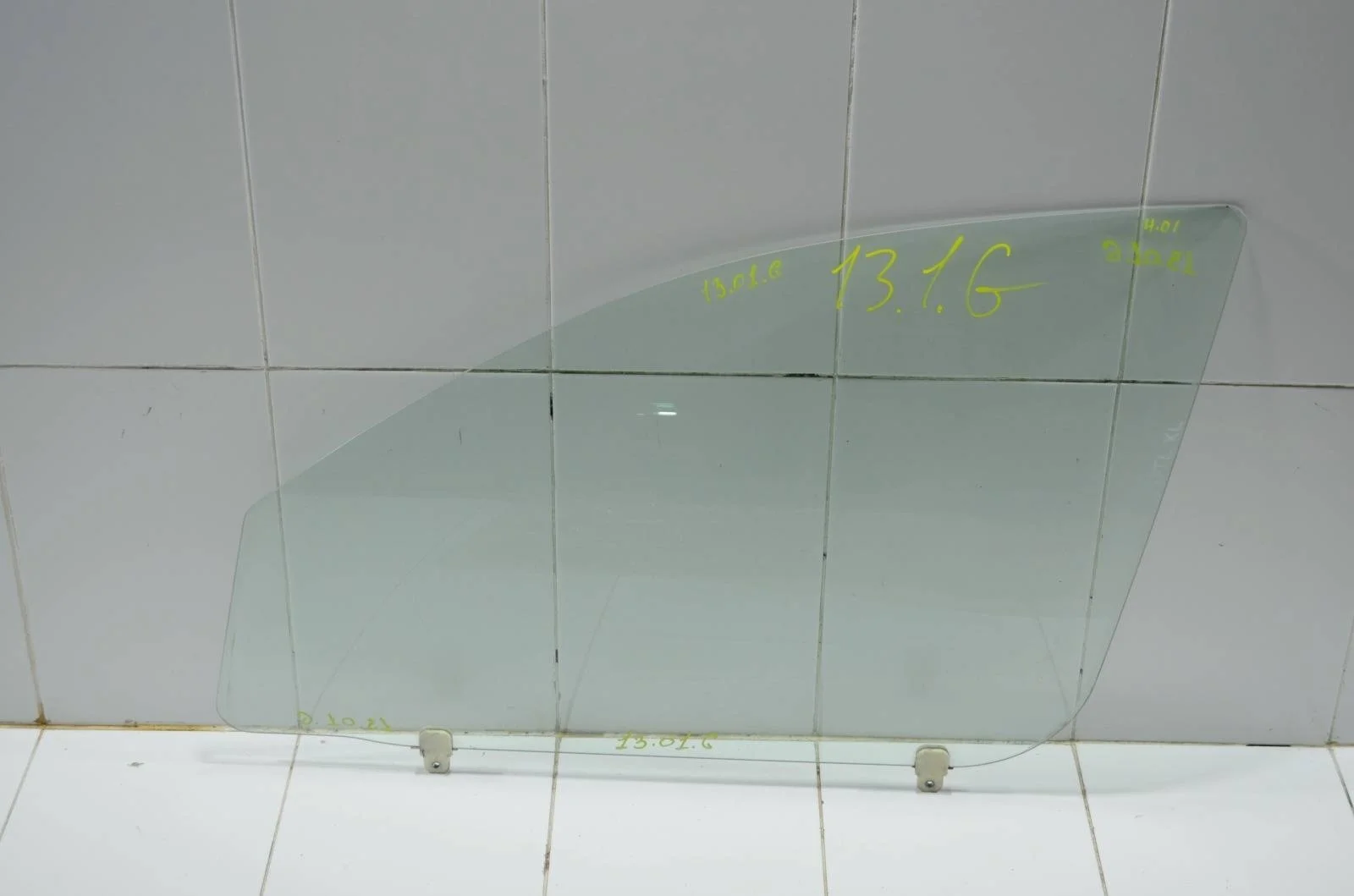 Стекло двери Mitsubishi Outlander 2006 5706A007 CW, переднее левое