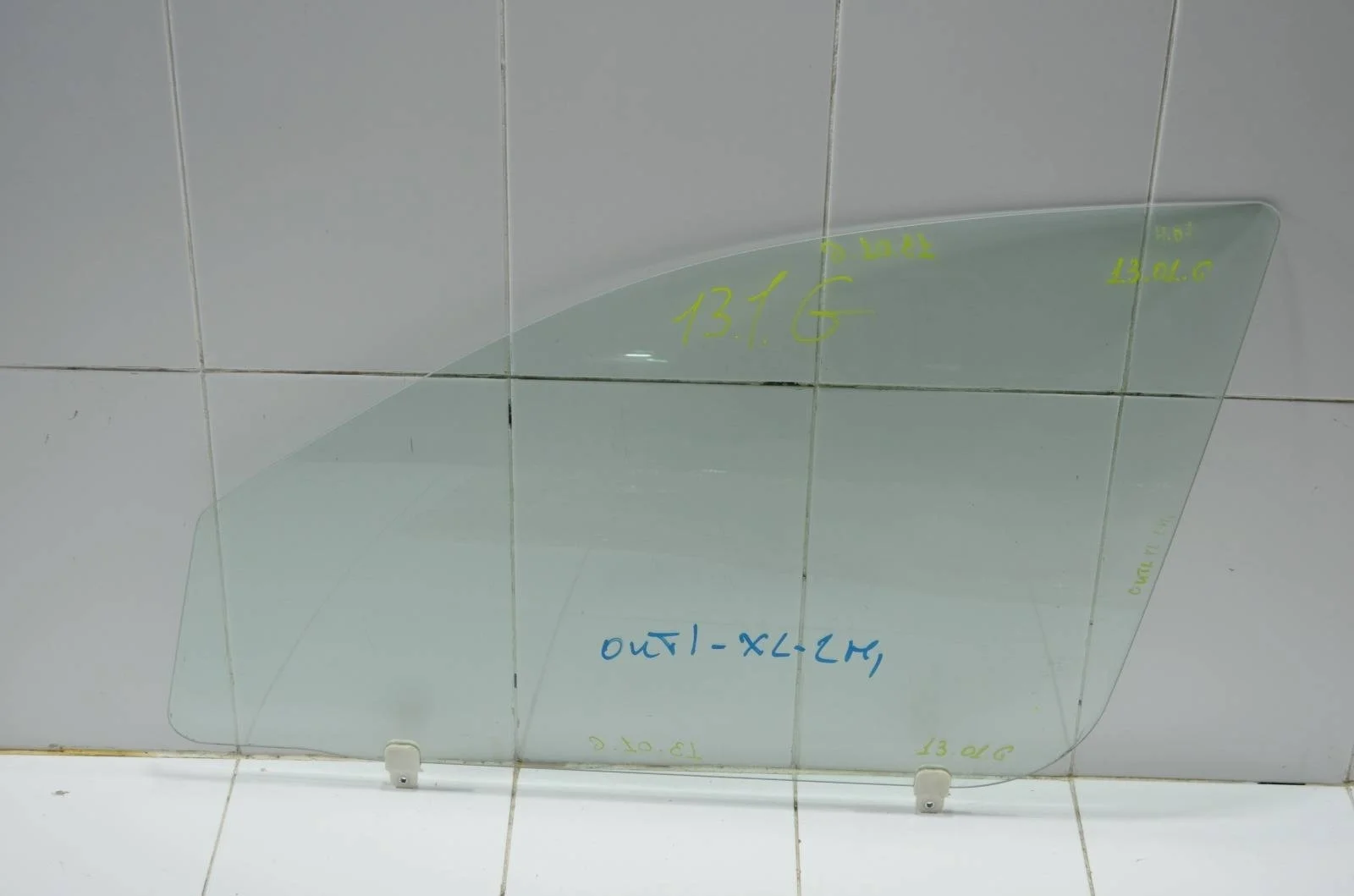Стекло двери Mitsubishi Outlander 2006 5706A007 CW, переднее левое