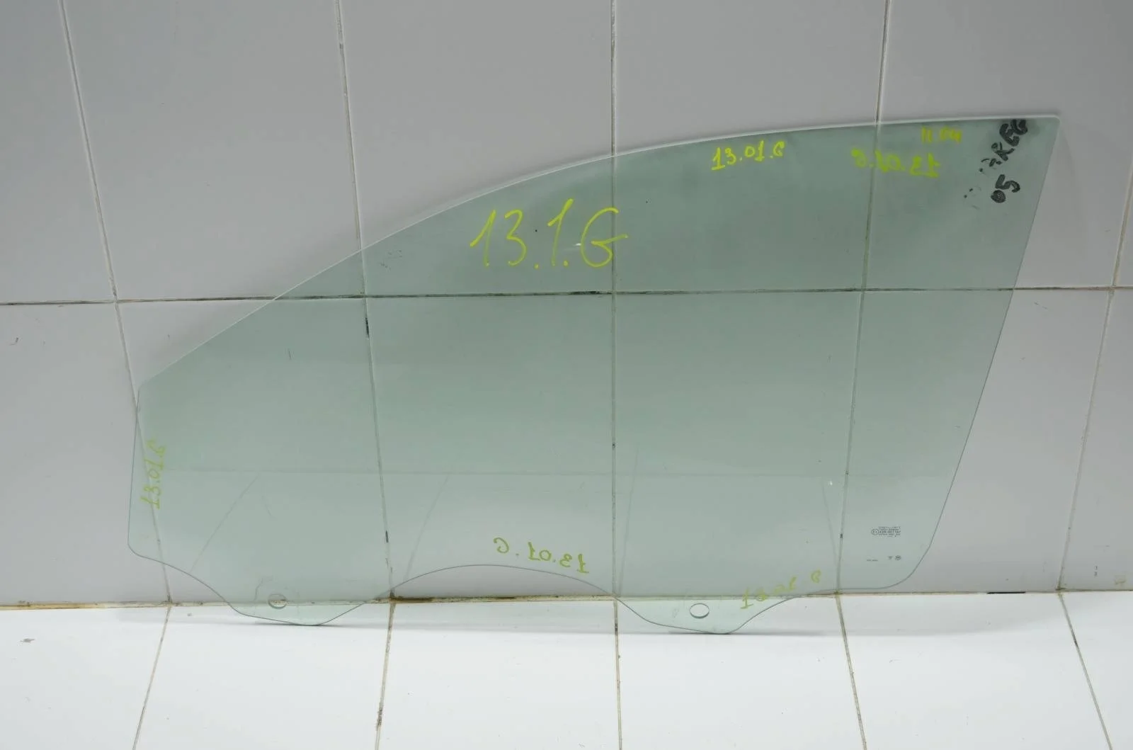 Стекло двери VOLKSWAGEN TOUAREG 2005 7L0845201F 7L, переднее левое