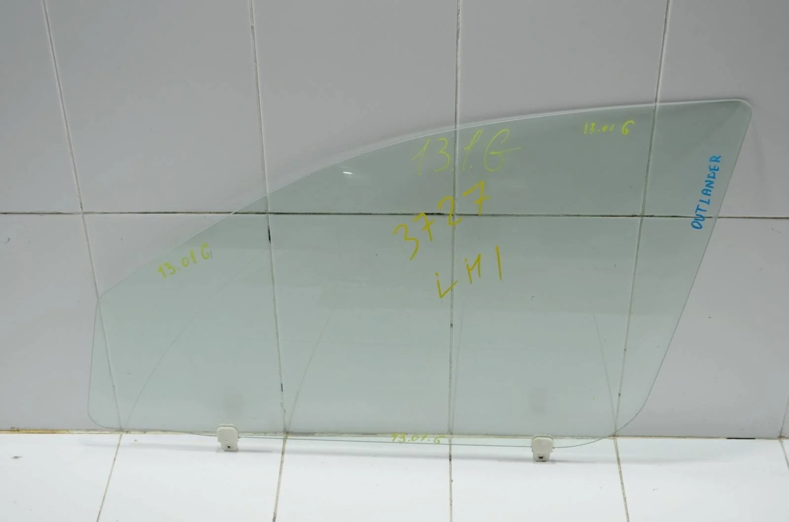 Стекло двери Mitsubishi Outlander 2006 5706A007 CW, переднее левое