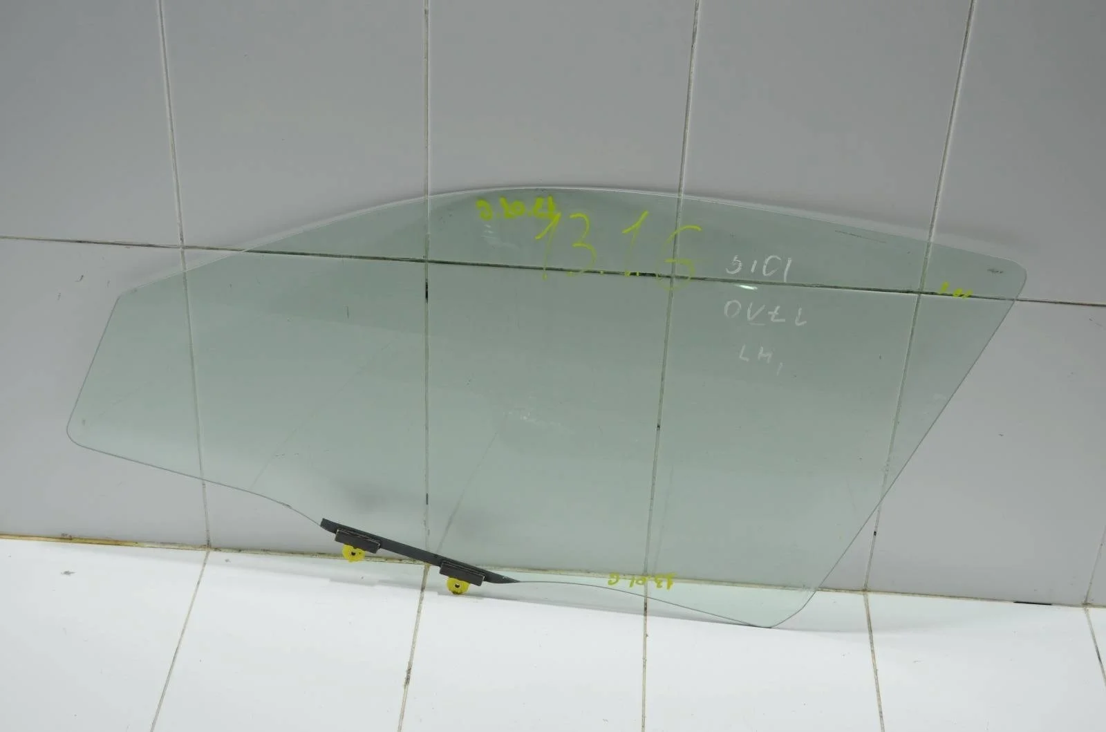 Стекло двери MITSUBISHI Outlander 2005 MR978105 CU, переднее левое