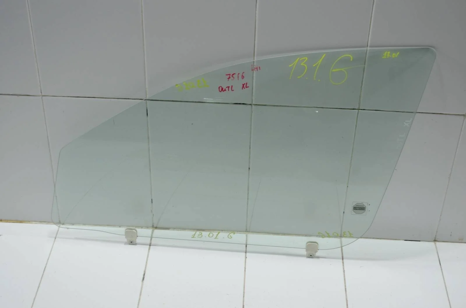 Стекло двери Mitsubishi Outlander 2006 5706A007 CW, переднее левое