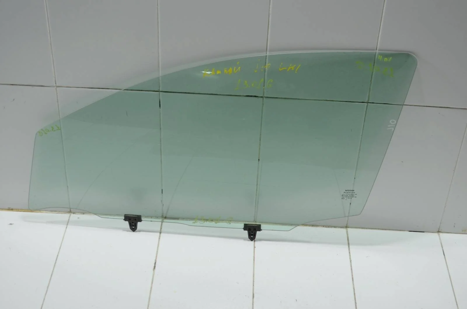 Стекло двери NISSAN QASHQAI 2006+ 80301JD000 J10, переднее левое