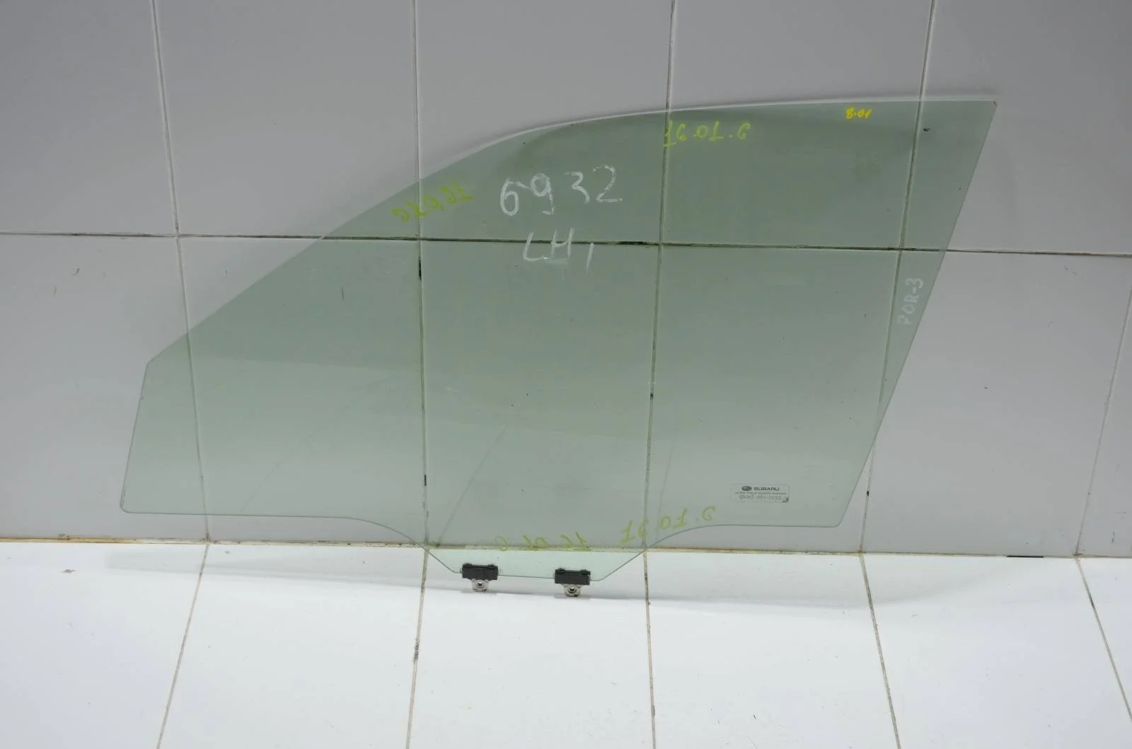 Стекло двери Subaru Forester 2008 61011SC010 S12, переднее левое