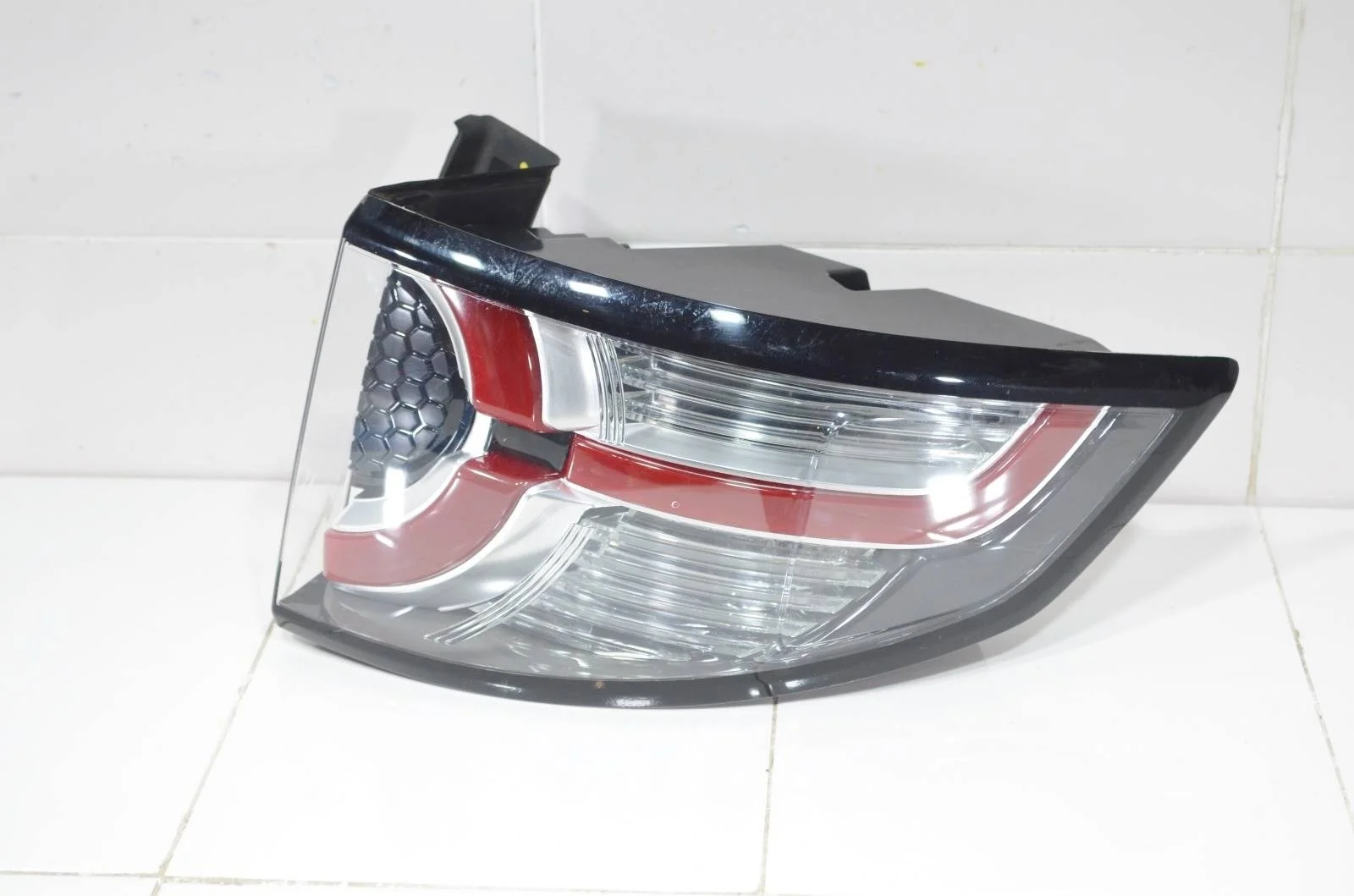 Фонарь LAND ROVER DISCOVERY SPORT 2015+ LR079575 L550, правый