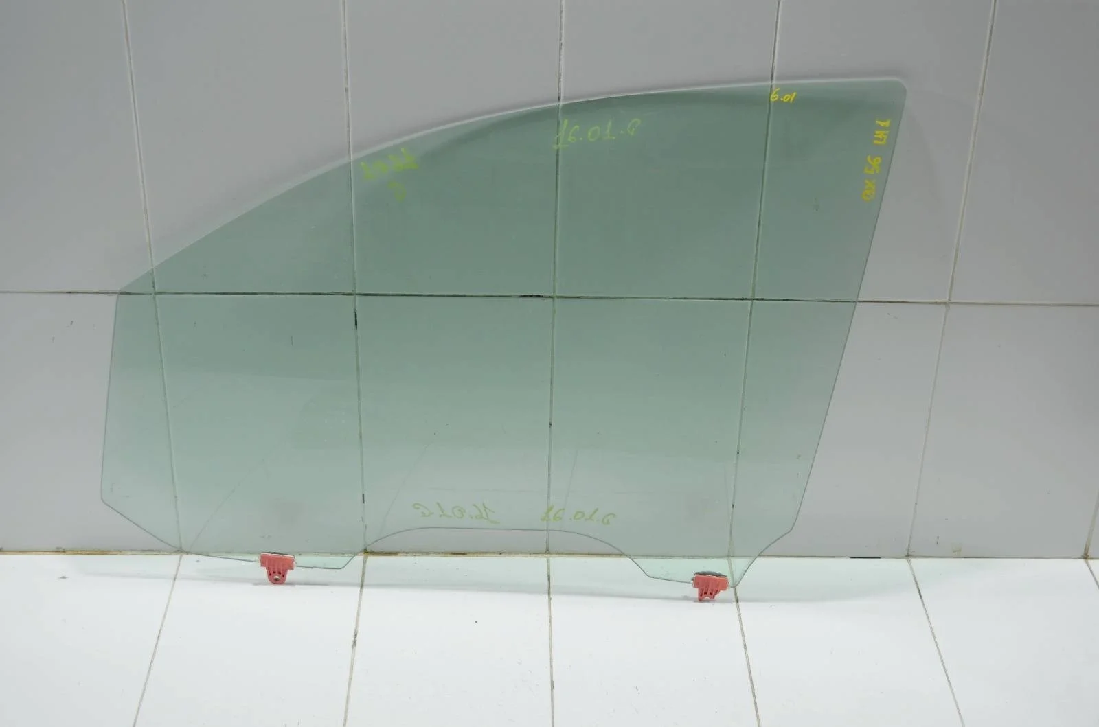 Стекло двери INFINITI QX56 2005 803017S000 JA60, переднее левое