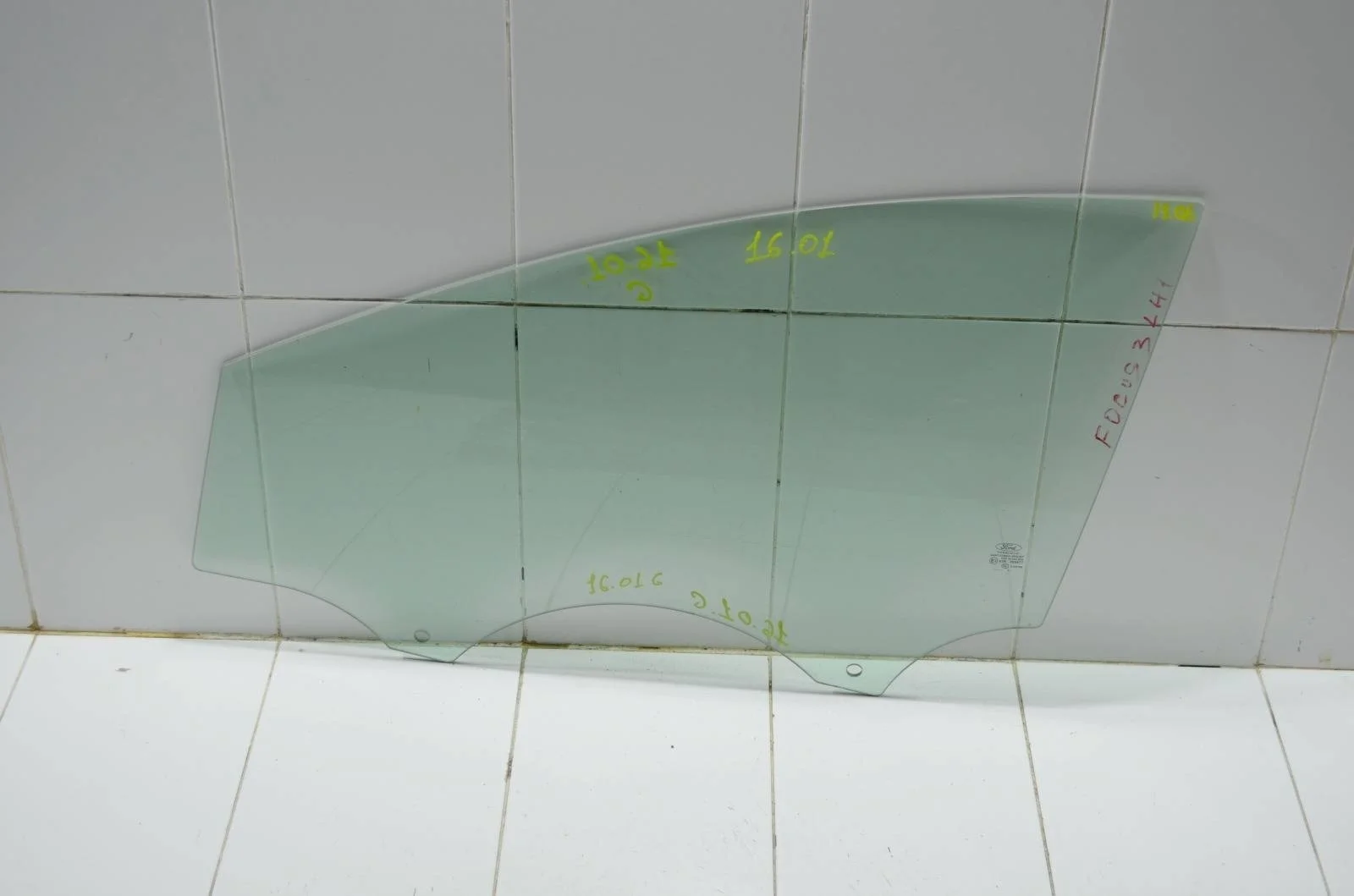 Стекло двери Ford Focus 2015 5298775 CEW, переднее левое