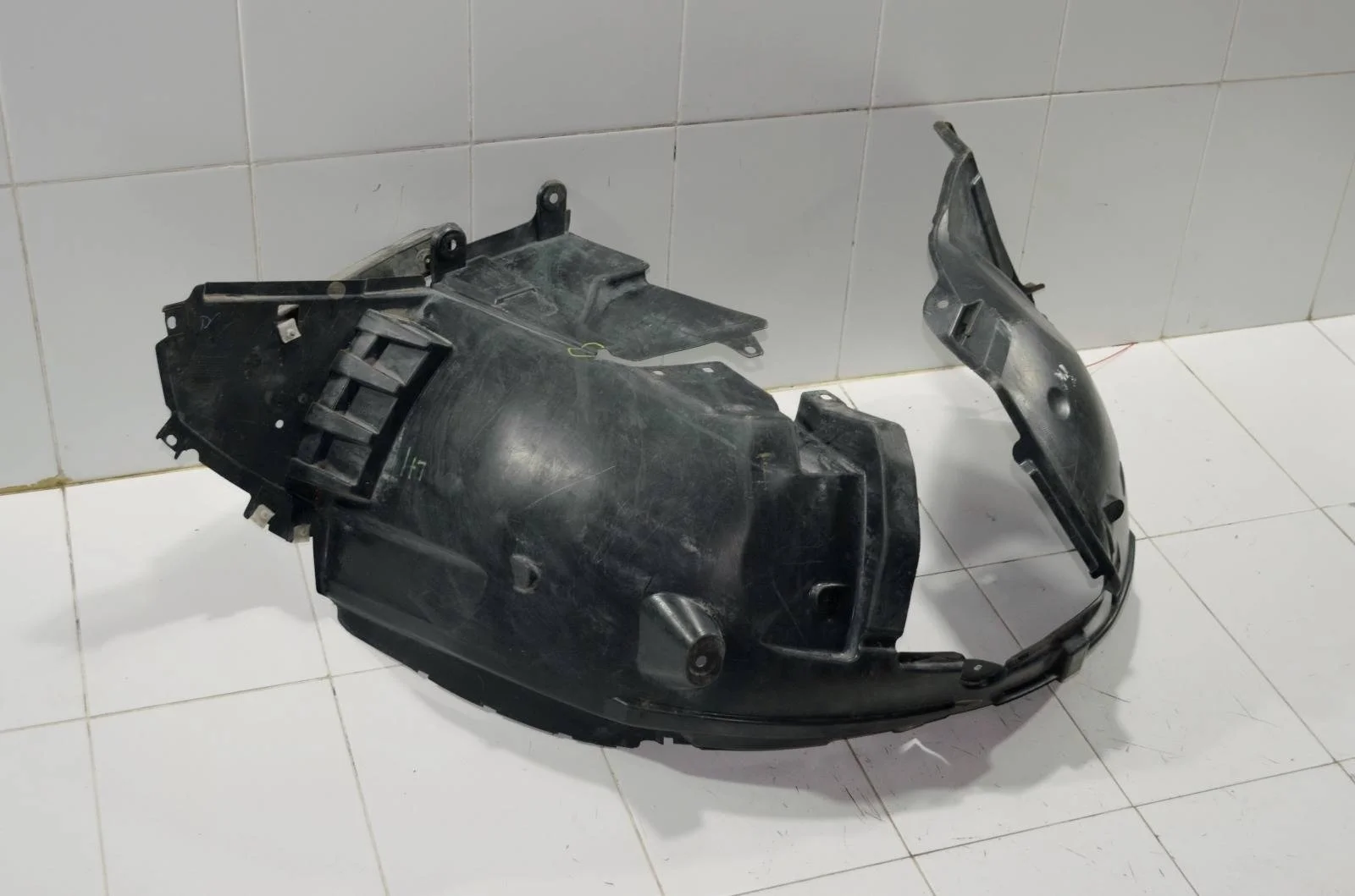 Подкрылок OPEL MOKKA 95422560 J13, передний левый