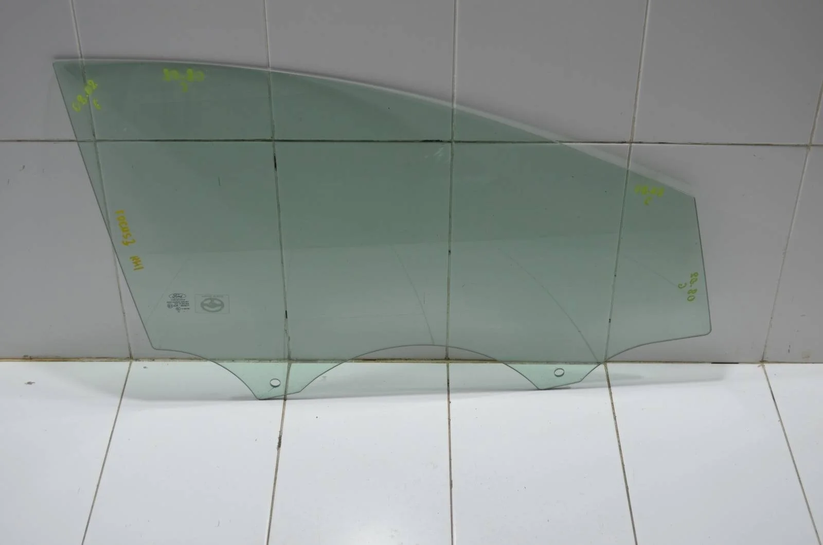 Стекло двери FORD FOCUS 2011-2019 5298774 MK3, переднее правое