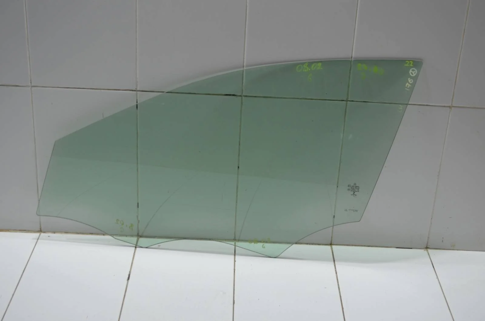 Стекло двери MERCEDES-BENZ A-Class 2012-2018 A1767250500 W176, переднее левое