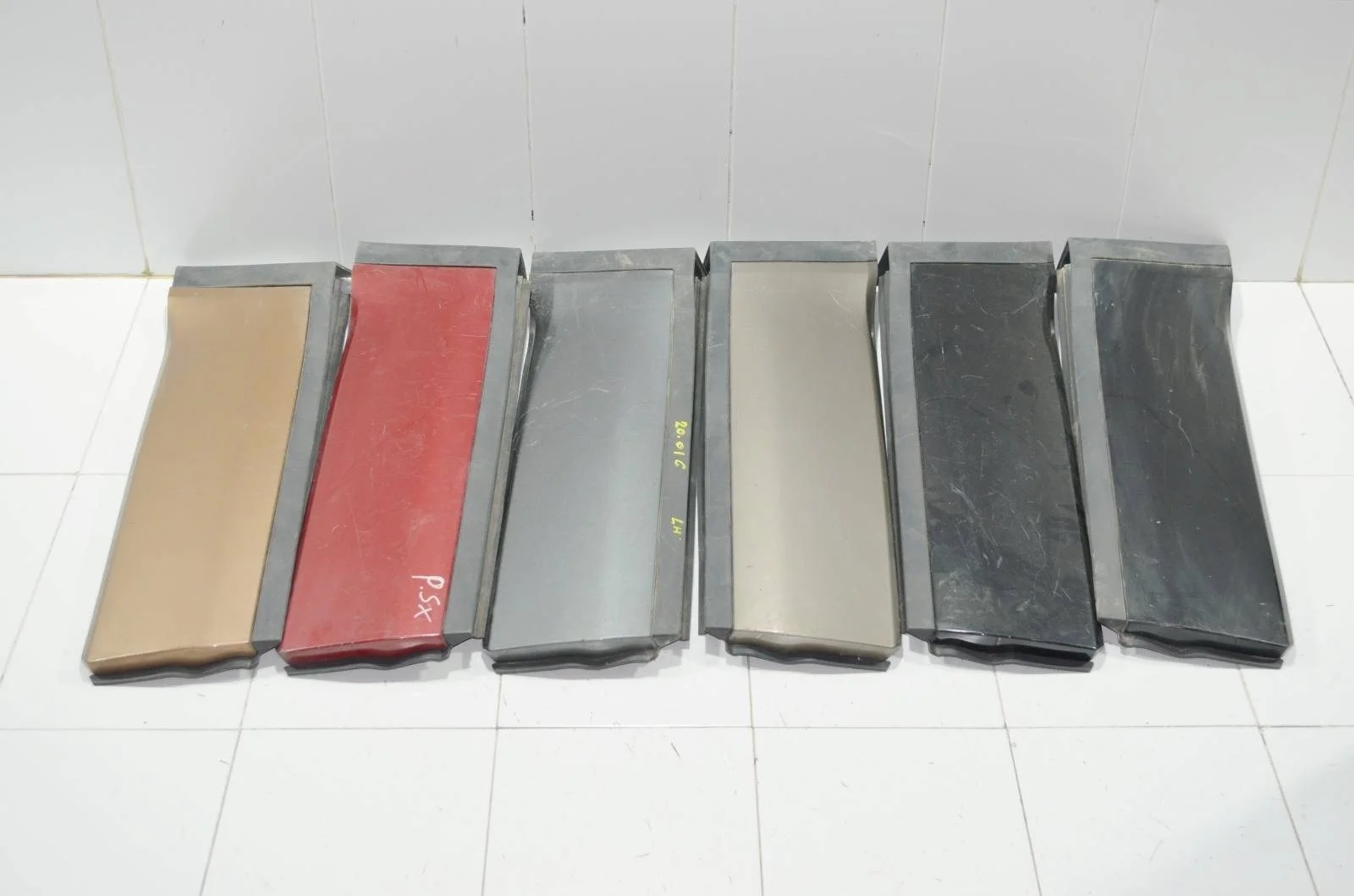 Накладка двери Land Rover RANGE ROVER EVOQUE 2011+ LR044671 L538, задняя левая