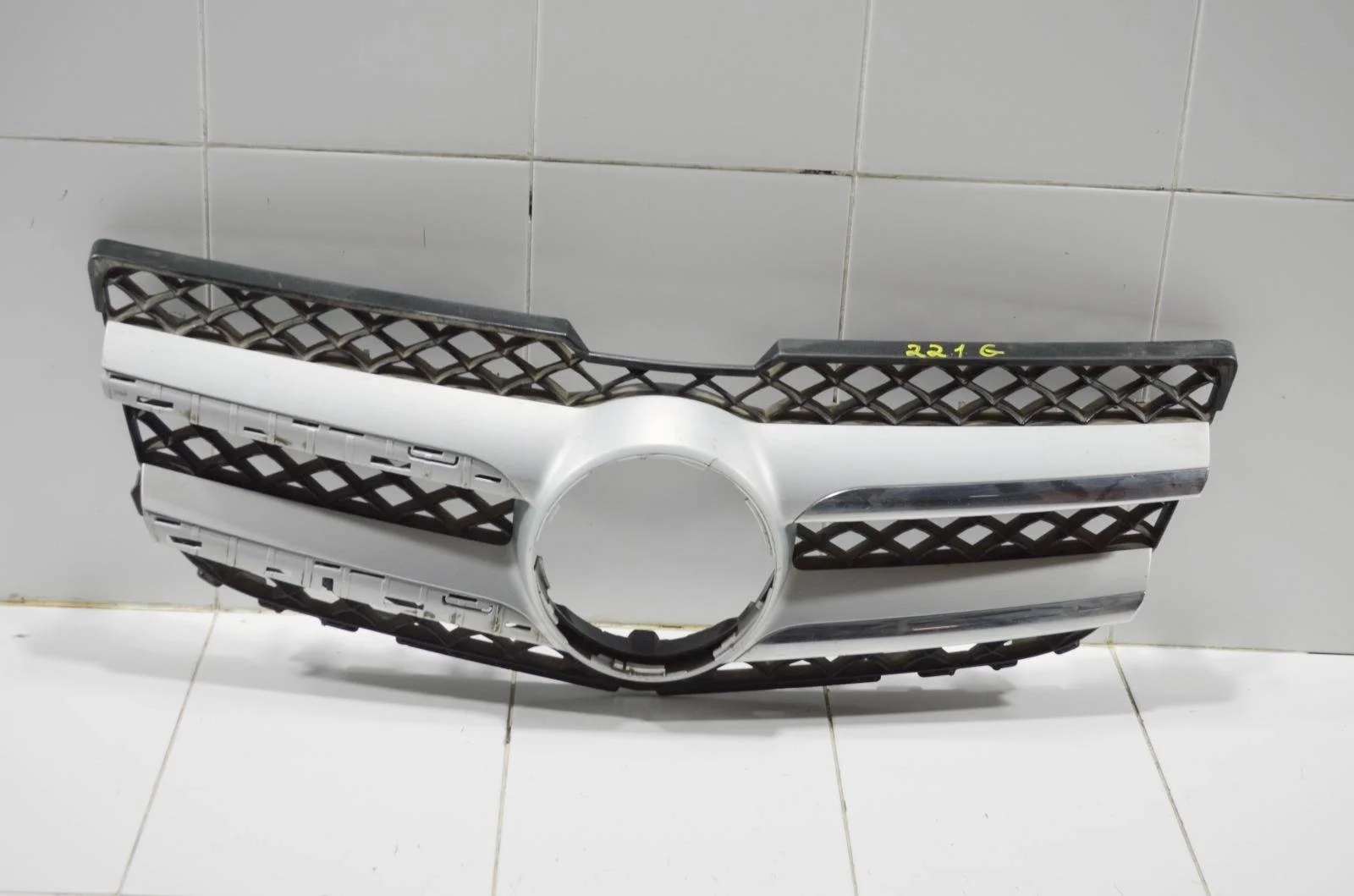 Решетка радиатора Mercedes Benz GLK-Class 2008+ A2048802983 X204