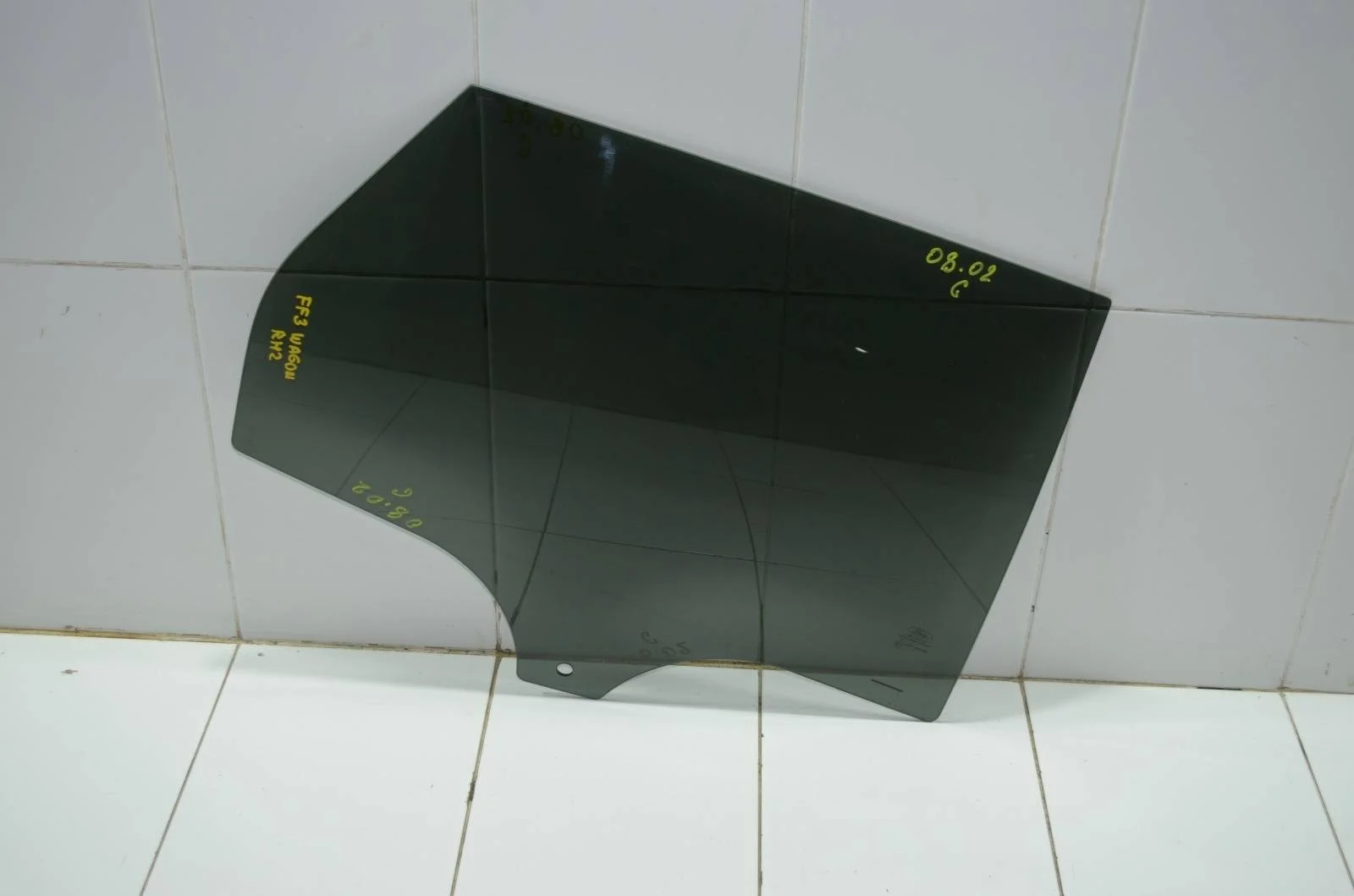 Стекло двери FORD FOCUS 2011-2019 1708068 MK3, заднее правое