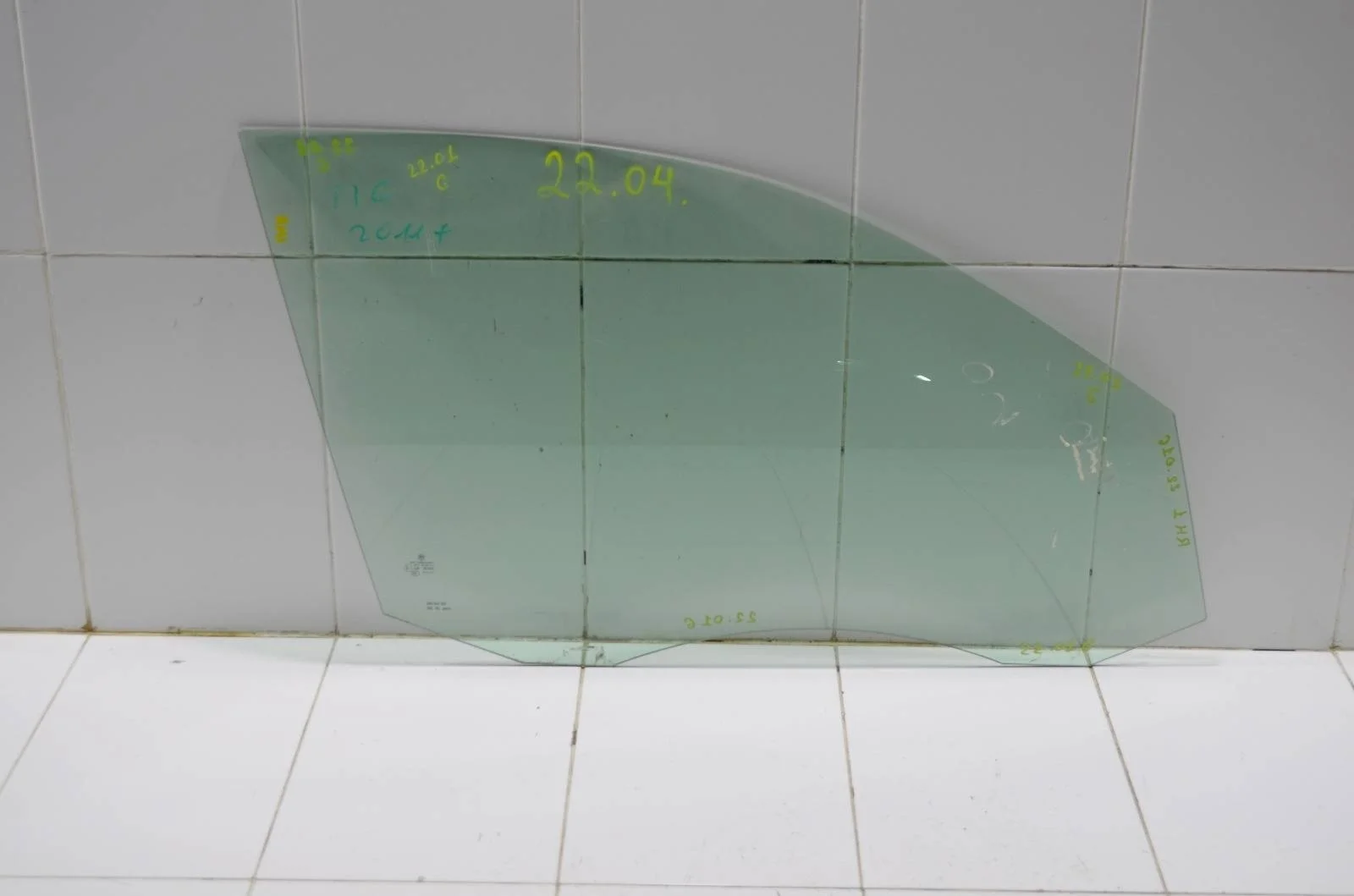 Стекло двери VOLKSWAGEN TIGUAN 2006+ 5N0845202 5N, переднее правое