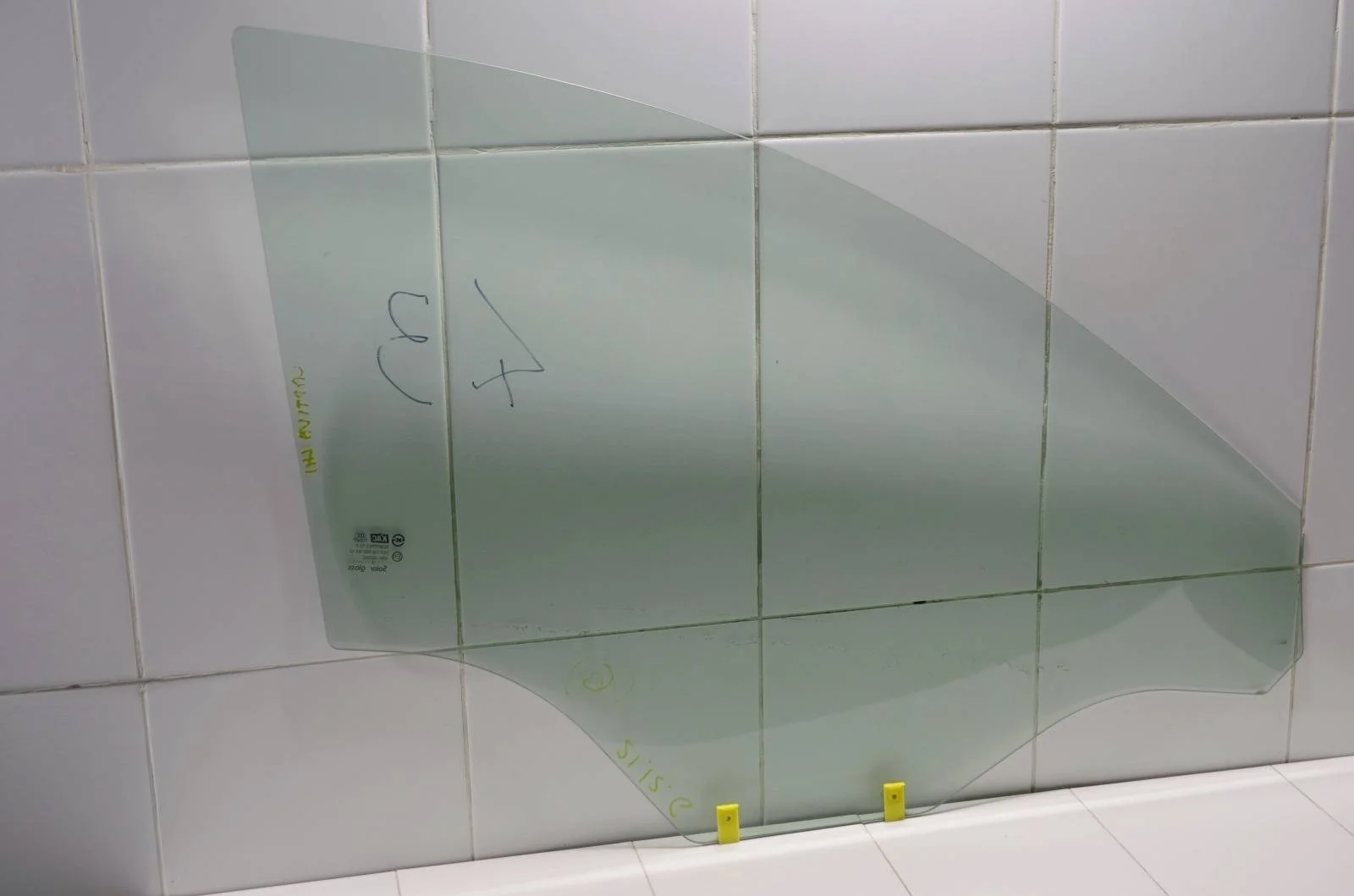 Стекло двери Chevrolet Captiva 96624296, переднее левое