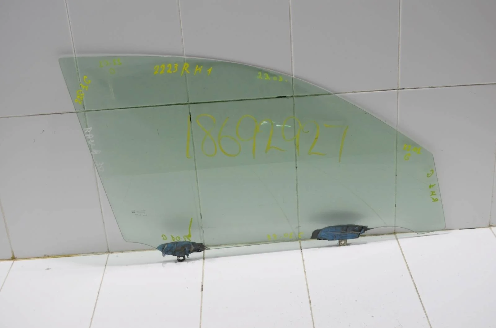 Стекло двери Toyota Rav4 2010 6810142160 A30, переднее правое