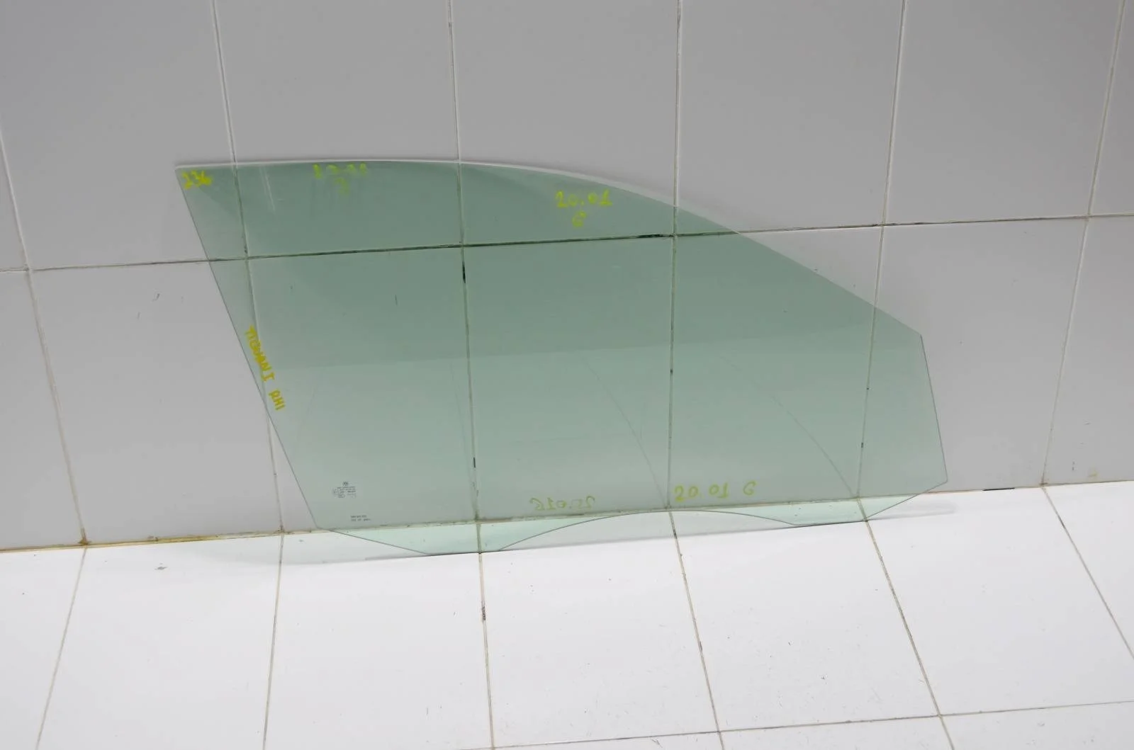 Стекло двери VOLKSWAGEN TIGUAN 2006+ 5N0845202 5N, переднее правое